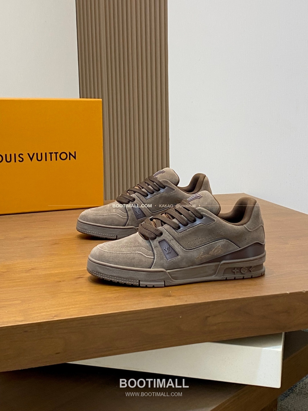 루이비통 스웨이드 모노그램 로고 레이스업 스니커즈 브라운 Louis Vuitton Suede Monogram Logo Lace-Up Sneakers 3