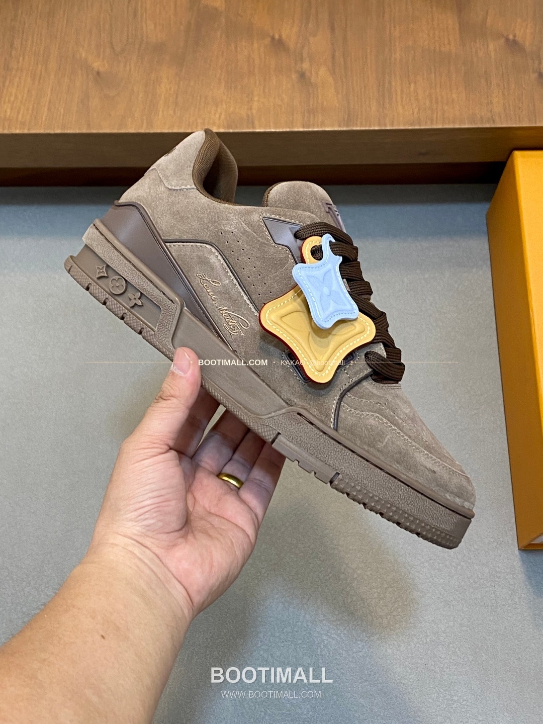 루이비통 스웨이드 모노그램 로고 레이스업 스니커즈 브라운 Louis Vuitton Suede Monogram Logo Lace-Up Sneakers 4