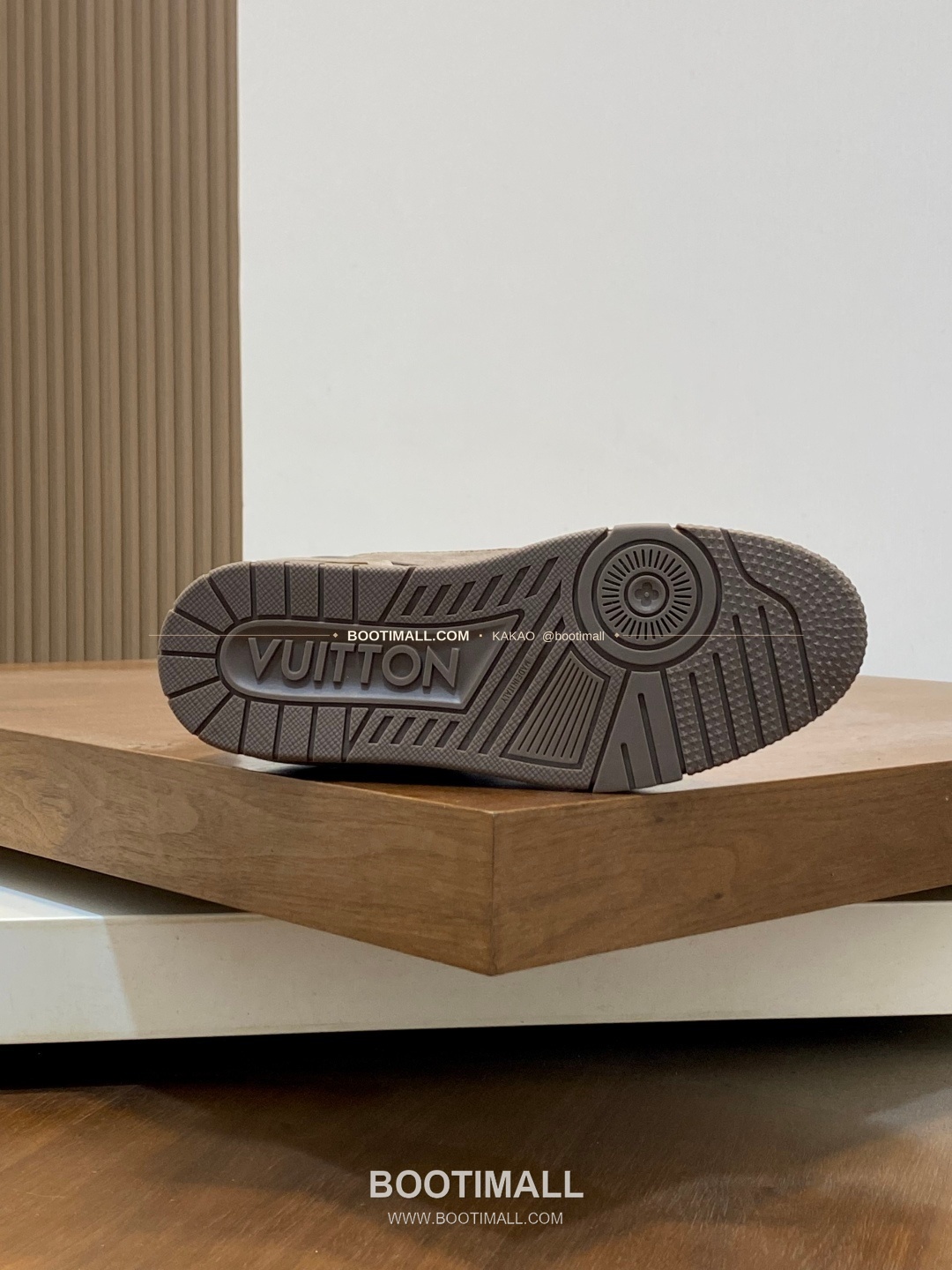 루이비통 스웨이드 모노그램 로고 레이스업 스니커즈 브라운 Louis Vuitton Suede Monogram Logo Lace-Up Sneakers 9