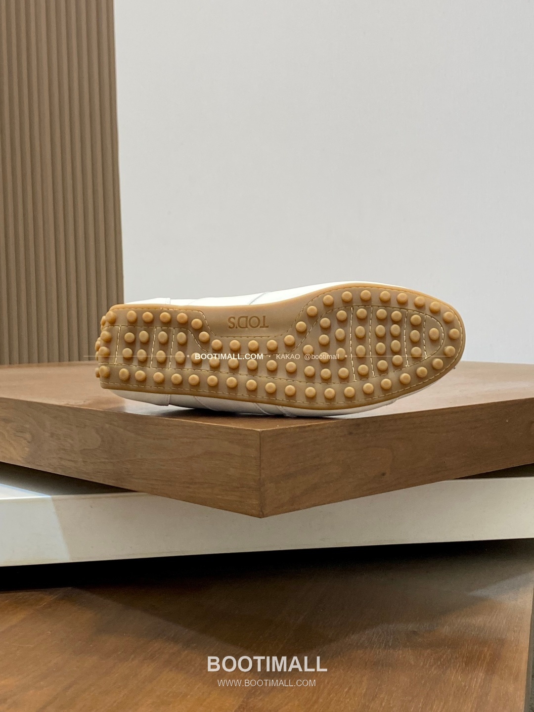 토즈 송아지가죽 고미노 러버솔 슬립온 로퍼 화이트 Tod’s Calfskin Gommino Rubber Sole Slip-On Loafers 9