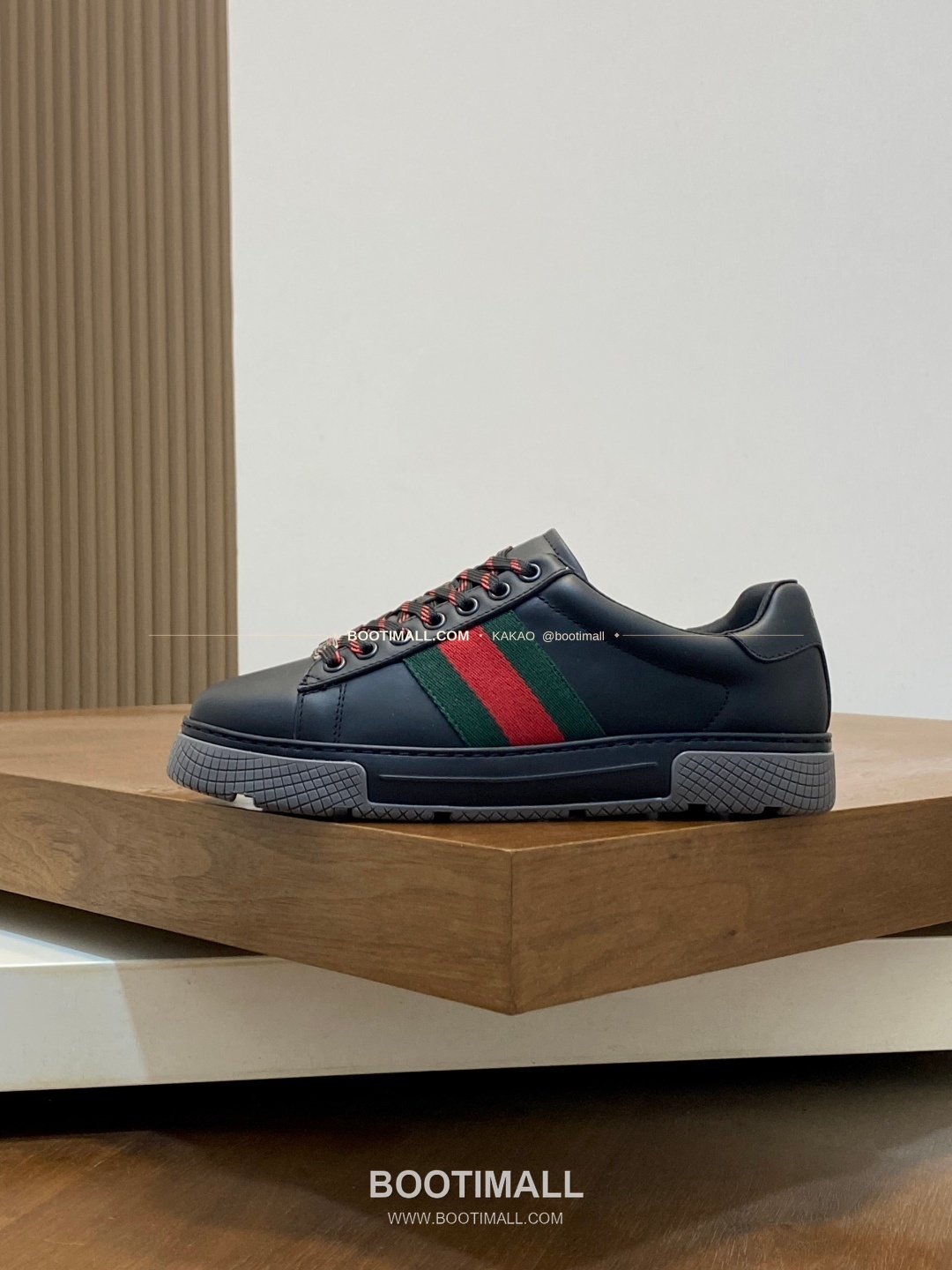 구찌 나파가죽 로고 레이스업 스니커즈 블랙 Gucci Nappa Calfskin Logo Lace-Up Sneakers 2