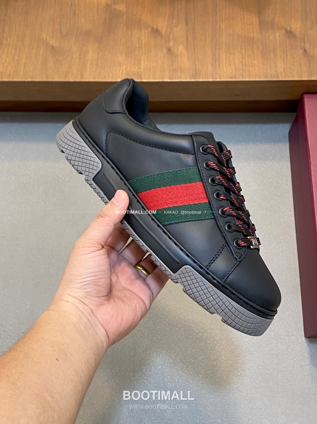 구찌 나파가죽 로고 레이스업 스니커즈 블랙 Gucci Nappa Calfskin Logo Lace-Up Sneakers 4