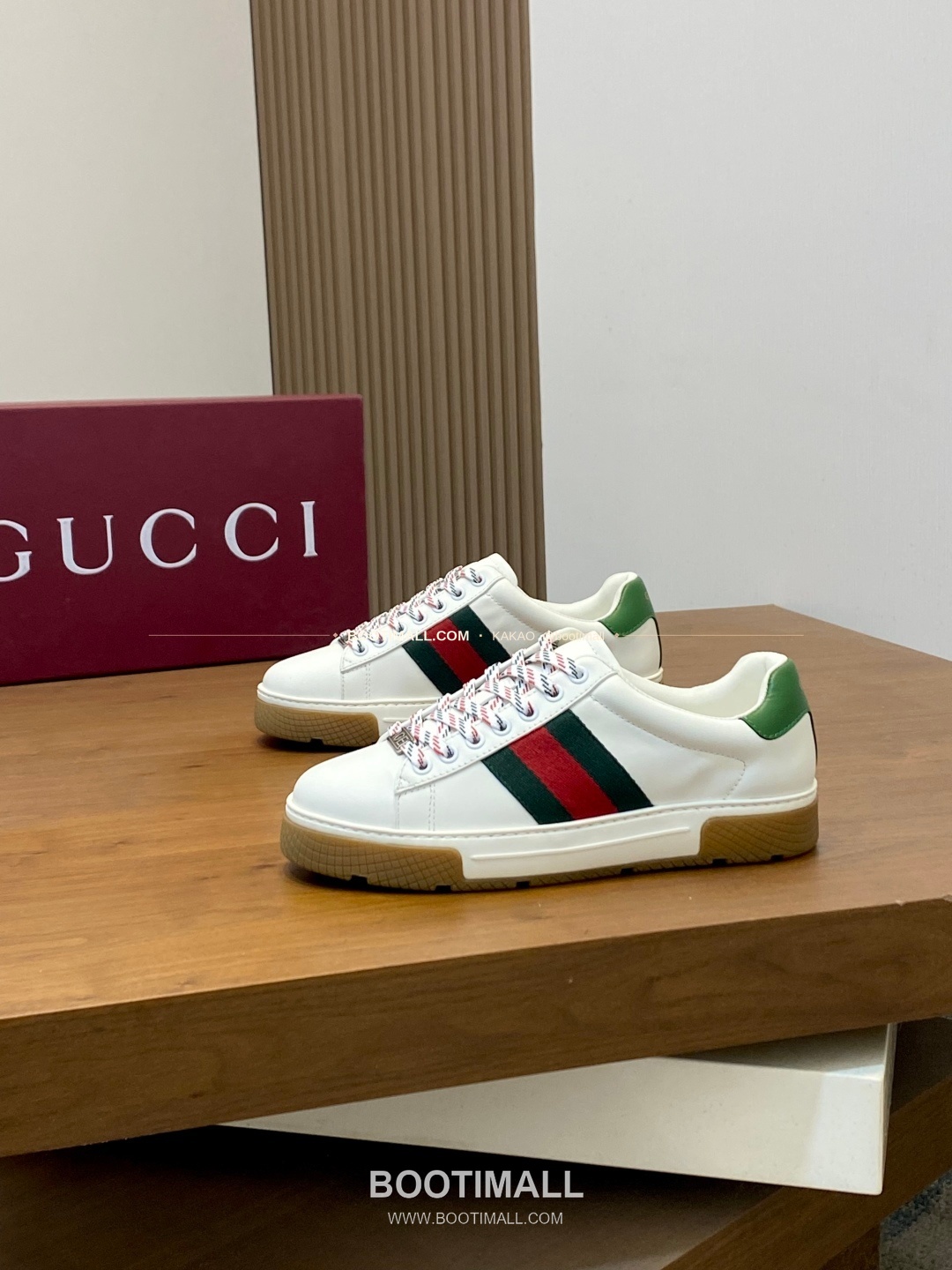 구찌 나파가죽 로고 레이스업 스니커즈 화이트 Gucci Nappa Calfskin Logo Lace-Up Sneakers 3