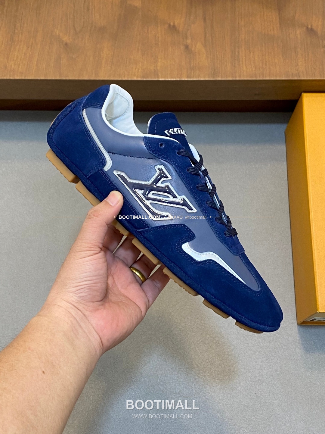 루이비통 플라이니트 모노그램 로고 레이스업 스니커즈 네이비 Louis Vuitton Flyknit Monogram Logo Lace-Up Sneakers 4