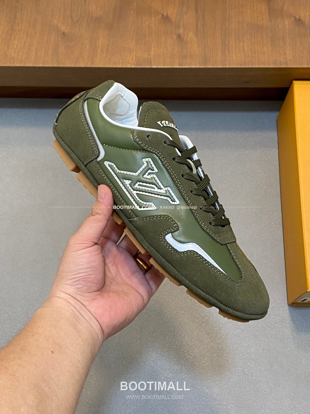 루이비통 플라이니트 모노그램 로고 레이스업 스니커즈 카키 Louis Vuitton Flyknit Monogram Logo Lace-Up Sneakers 4