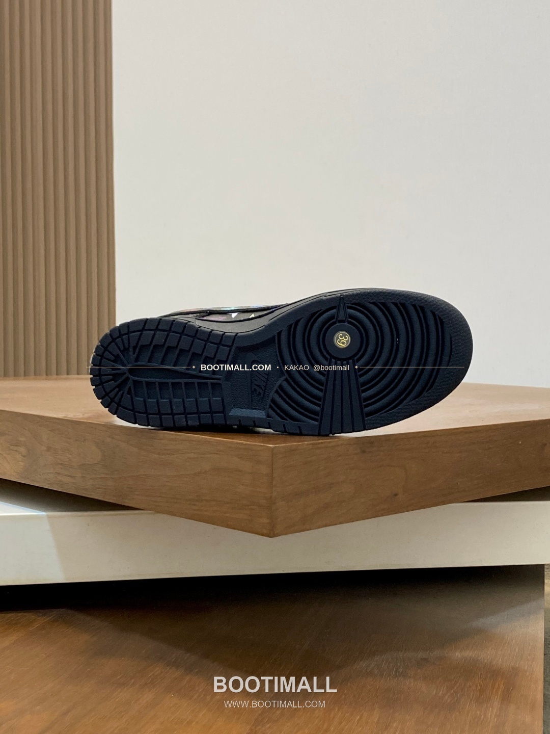 루이비통 에어 그레인 송아지가죽 로고 레이스업 스니커즈 멀티칼라 Louis Vuitton AIR Grained Calfskin Logo Lace-Up Sneakers 9