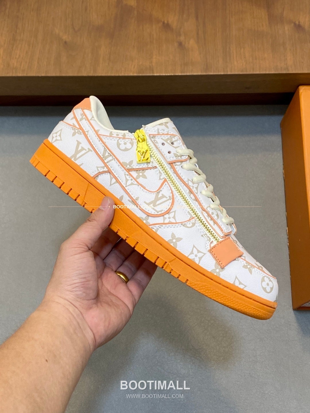 루이비통 에어 그레인 송아지가죽 로고 레이스업 스니커즈 Louis Vuitton AIR Grained Calfskin Logo Lace-Up Sneakers 4