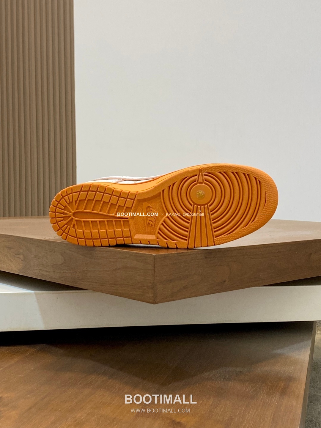 루이비통 에어 그레인 송아지가죽 로고 레이스업 스니커즈 Louis Vuitton AIR Grained Calfskin Logo Lace-Up Sneakers 9