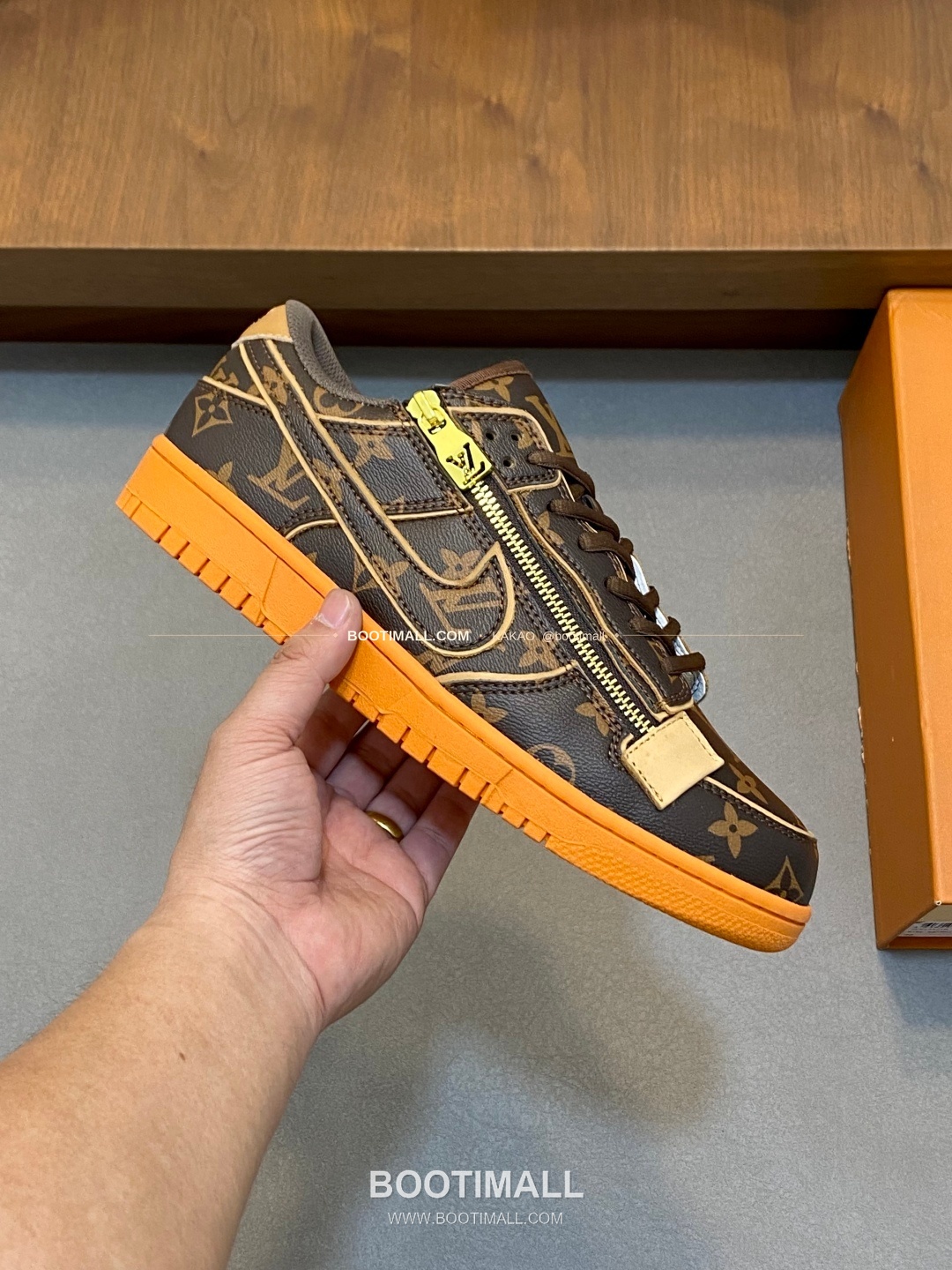 루이비통 에어 그레인 송아지가죽 로고 레이스업 스니커즈 Louis Vuitton AIR Grained Calfskin Logo Lace-Up Sneakers 4