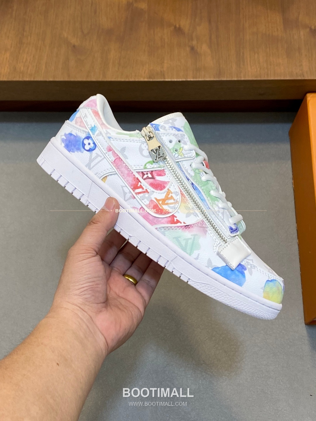 루이비통 에어 그레인 송아지가죽 로고 레이스업 스니커즈 Louis Vuitton AIR Grained Calfskin Logo Lace-Up Sneakers 4