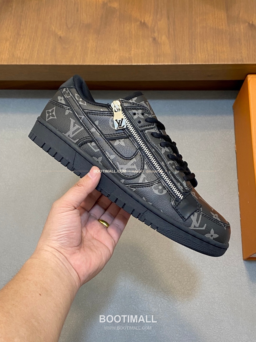 루이비통 에어 그레인 송아지가죽 로고 레이스업 스니커즈 Louis Vuitton AIR Grained Calfskin Logo Lace-Up Sneakers 4