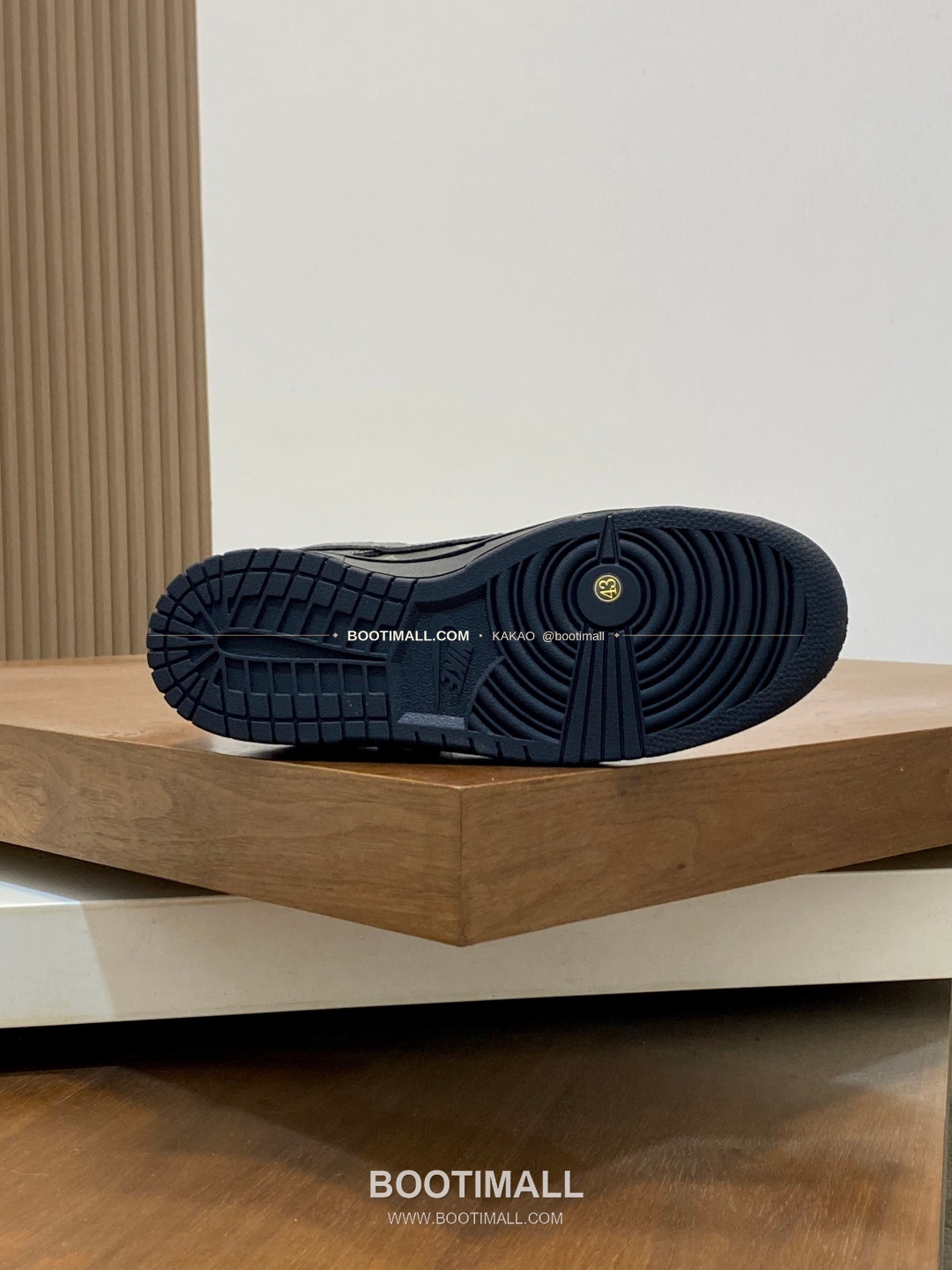 루이비통 에어 그레인 송아지가죽 로고 레이스업 스니커즈 Louis Vuitton AIR Grained Calfskin Logo Lace-Up Sneakers 9