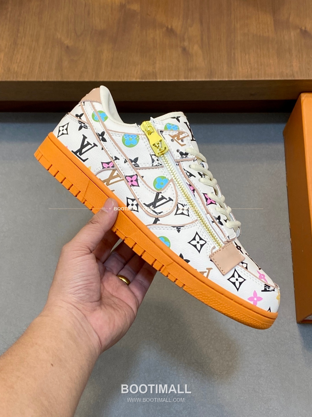 루이비통 에어 그레인 송아지가죽 로고 레이스업 스니커즈 Louis Vuitton AIR Grained Calfskin Logo Lace-Up Sneakers 4