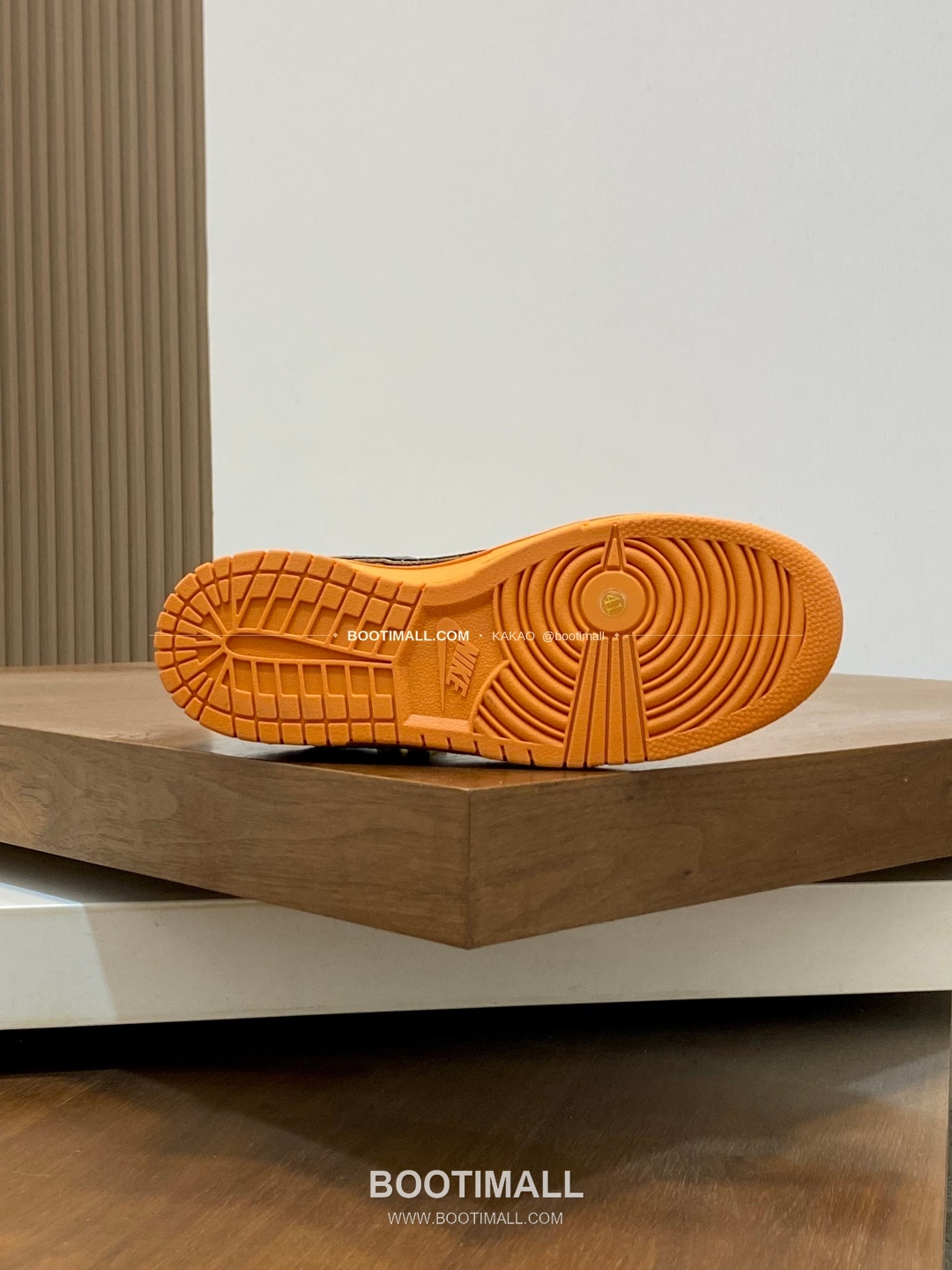 루이비통 에어 그레인 송아지가죽 로고 레이스업 스니커즈 Louis Vuitton AIR Grained Calfskin Logo Lace-Up Sneakers 9