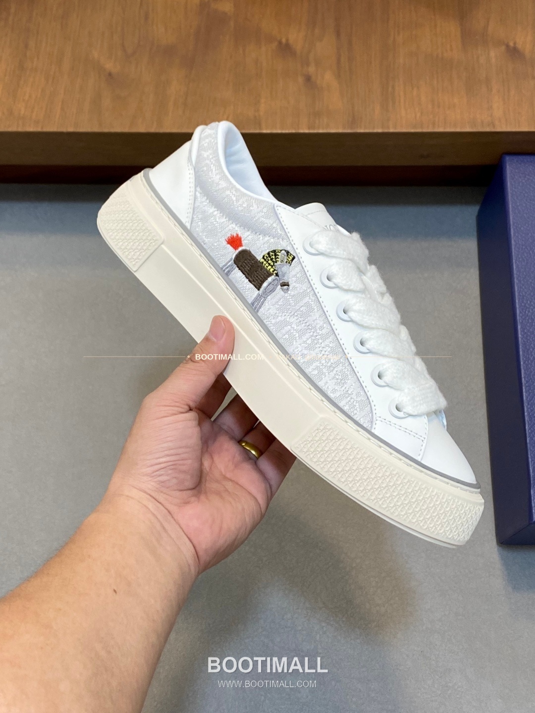 디올 송아지가죽 오블리크 로고 레이스업 스니커즈 화이트 Dior Calfskin Oblique Logo Lace-Up Sneakers 4