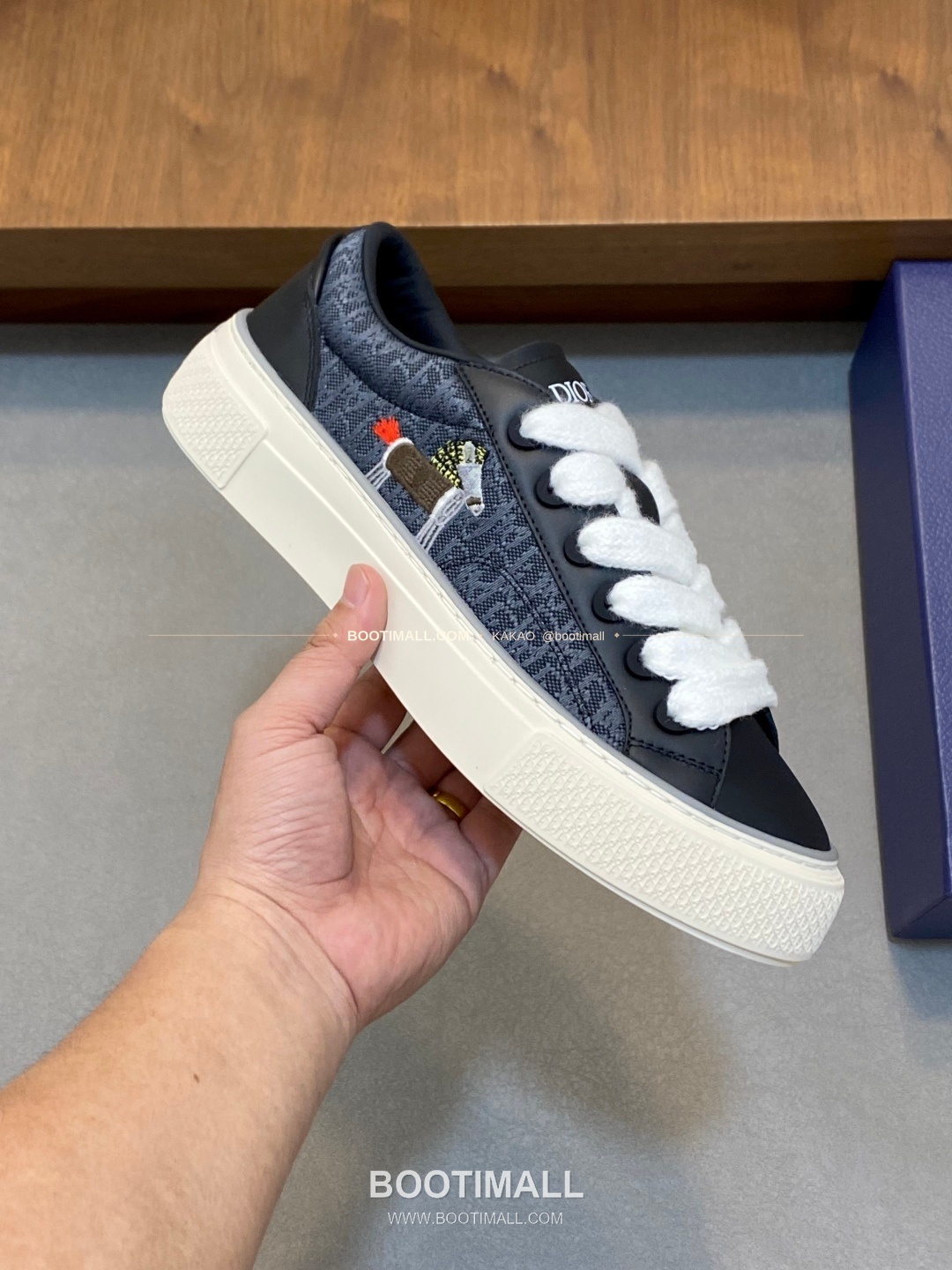 디올 송아지가죽 오블리크 로고 레이스업 스니커즈 블랙 Dior Calfskin Oblique Logo Lace-Up Sneakers 4