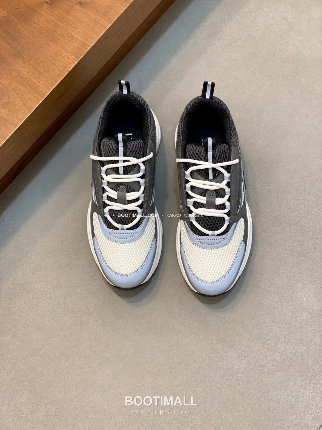 디올 스웨이드 메쉬 로고 레이스업 스니커즈 스카이블루 Dior Suede Mesh Logo Lace-Up Sneakers 1