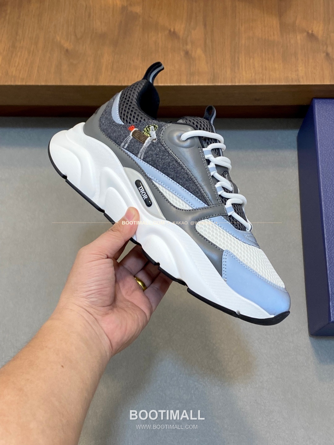 디올 스웨이드 메쉬 로고 레이스업 스니커즈 스카이블루 Dior Suede Mesh Logo Lace-Up Sneakers 4