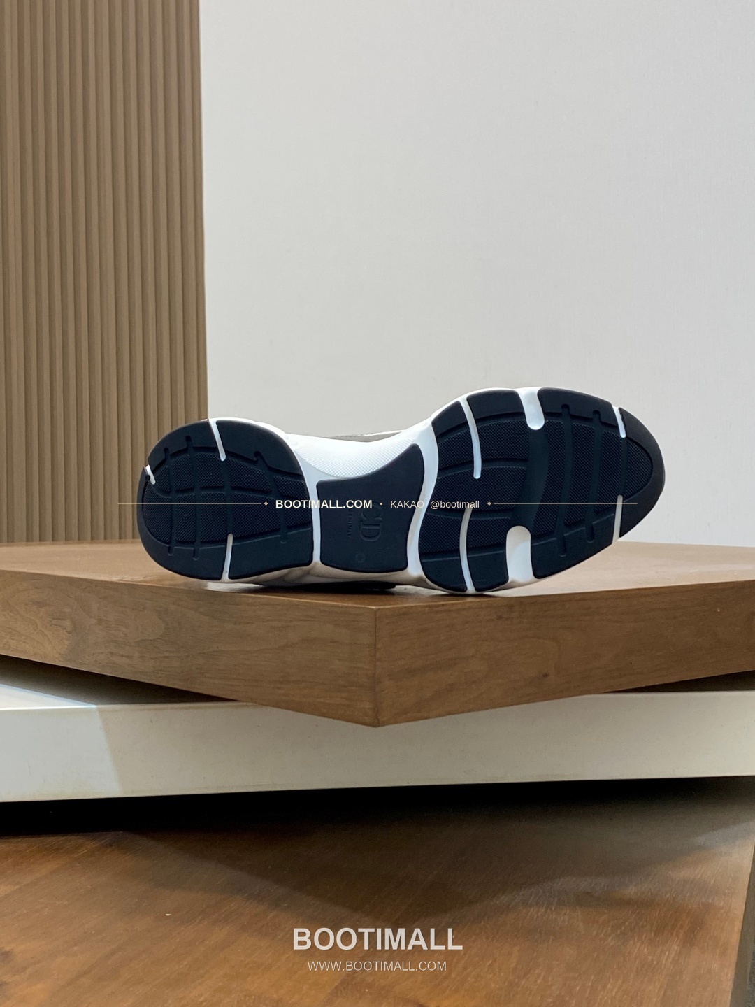 디올 스웨이드 메쉬 로고 레이스업 스니커즈 스카이블루 Dior Suede Mesh Logo Lace-Up Sneakers 9