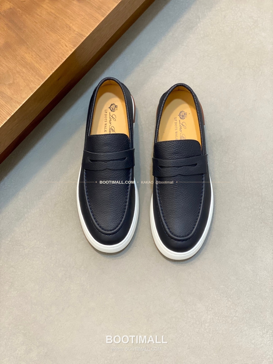 로로피아나 송아지가죽 스웨이드 믹스 로고 슬립온 네이비 Loro Piana Calfskin Suede Mix Logo Slip-On Sneakers 1
