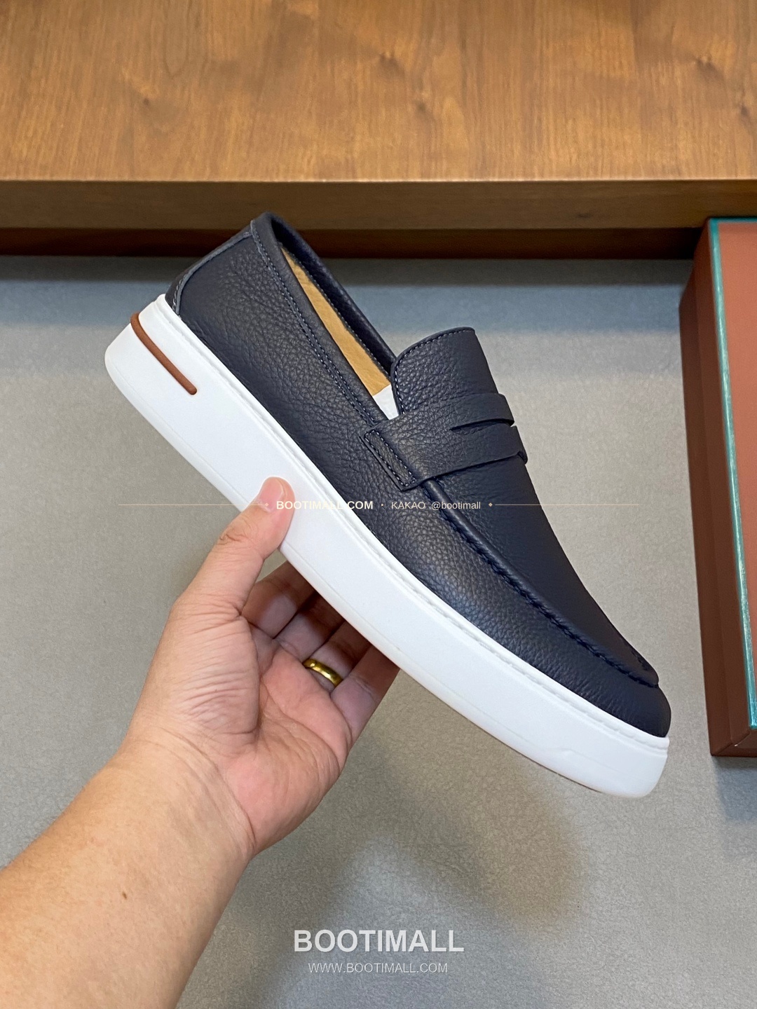 로로피아나 송아지가죽 스웨이드 믹스 로고 슬립온 네이비 Loro Piana Calfskin Suede Mix Logo Slip-On Sneakers 4