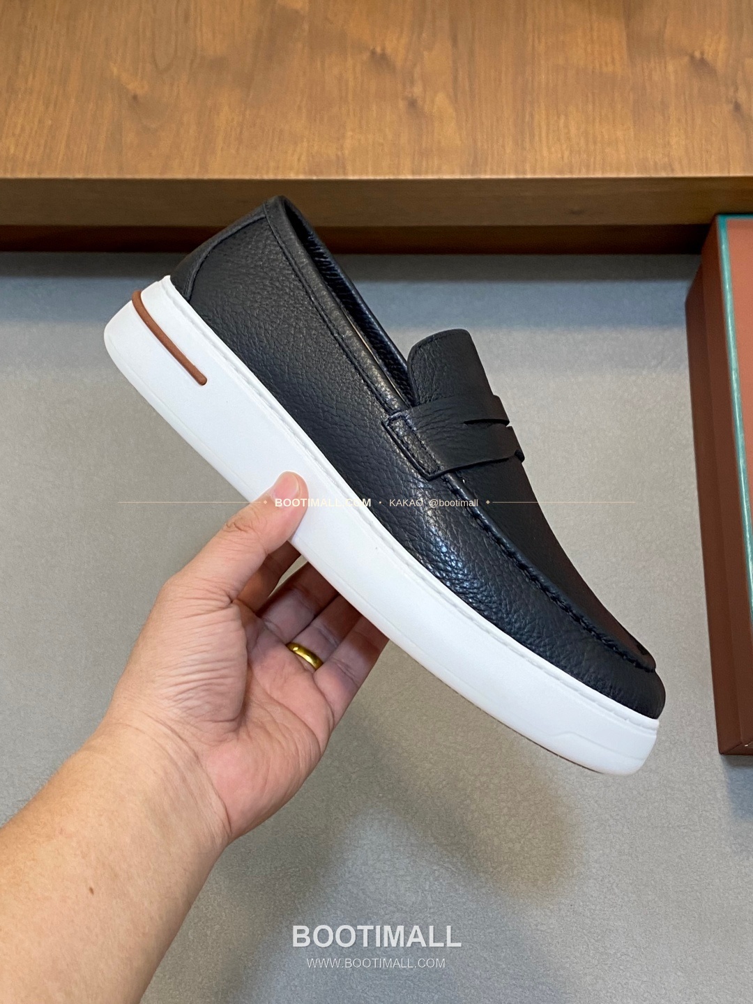 로로피아나 송아지가죽 스웨이드 믹스 로고 슬립온 블랙 Loro Piana Calfskin Suede Mix Logo Slip-On Sneakers 4