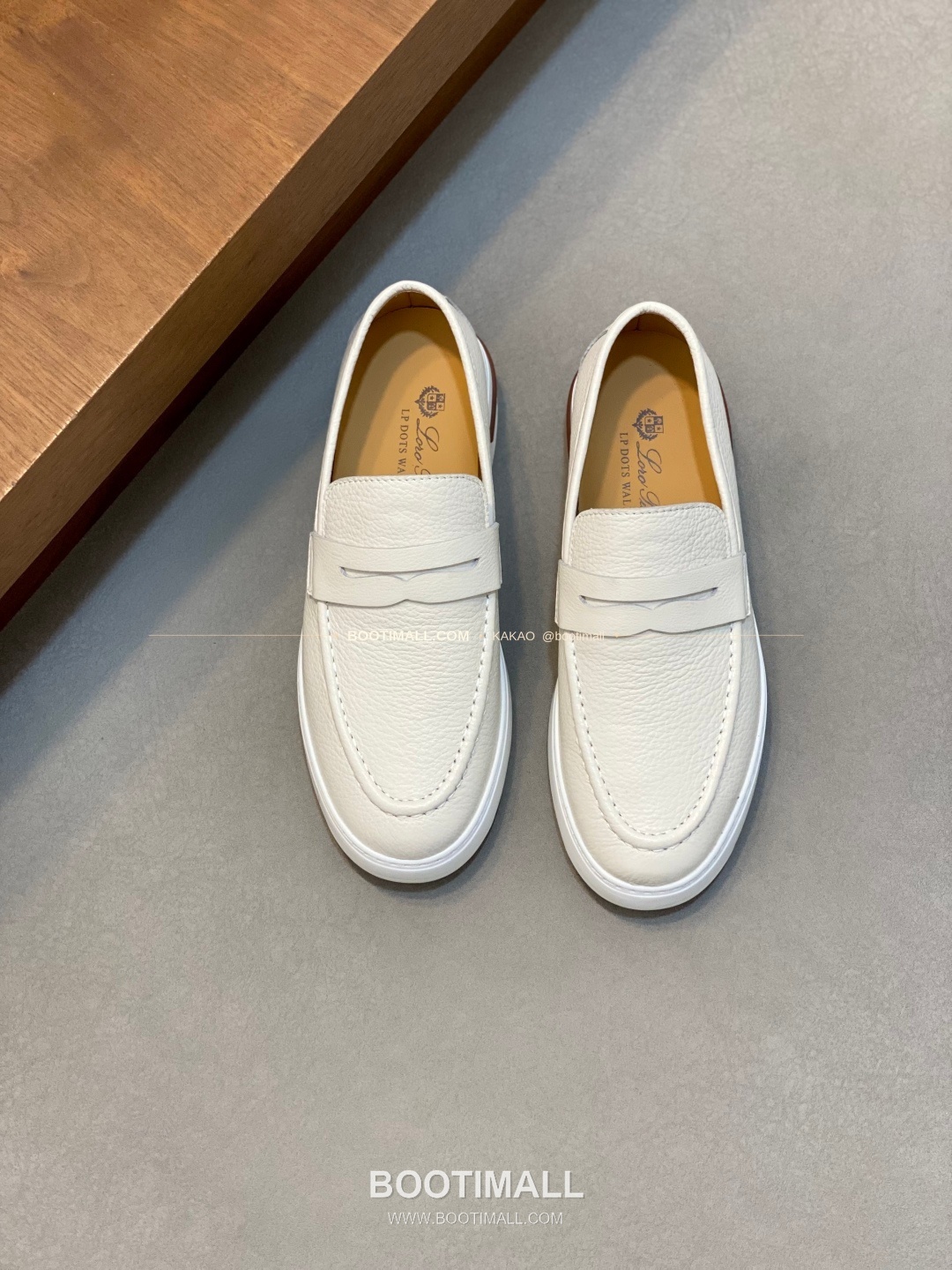 로로피아나 송아지가죽 스웨이드 믹스 로고 슬립온 화이트 Loro Piana Calfskin Suede Mix Logo Slip-On Sneakers 1