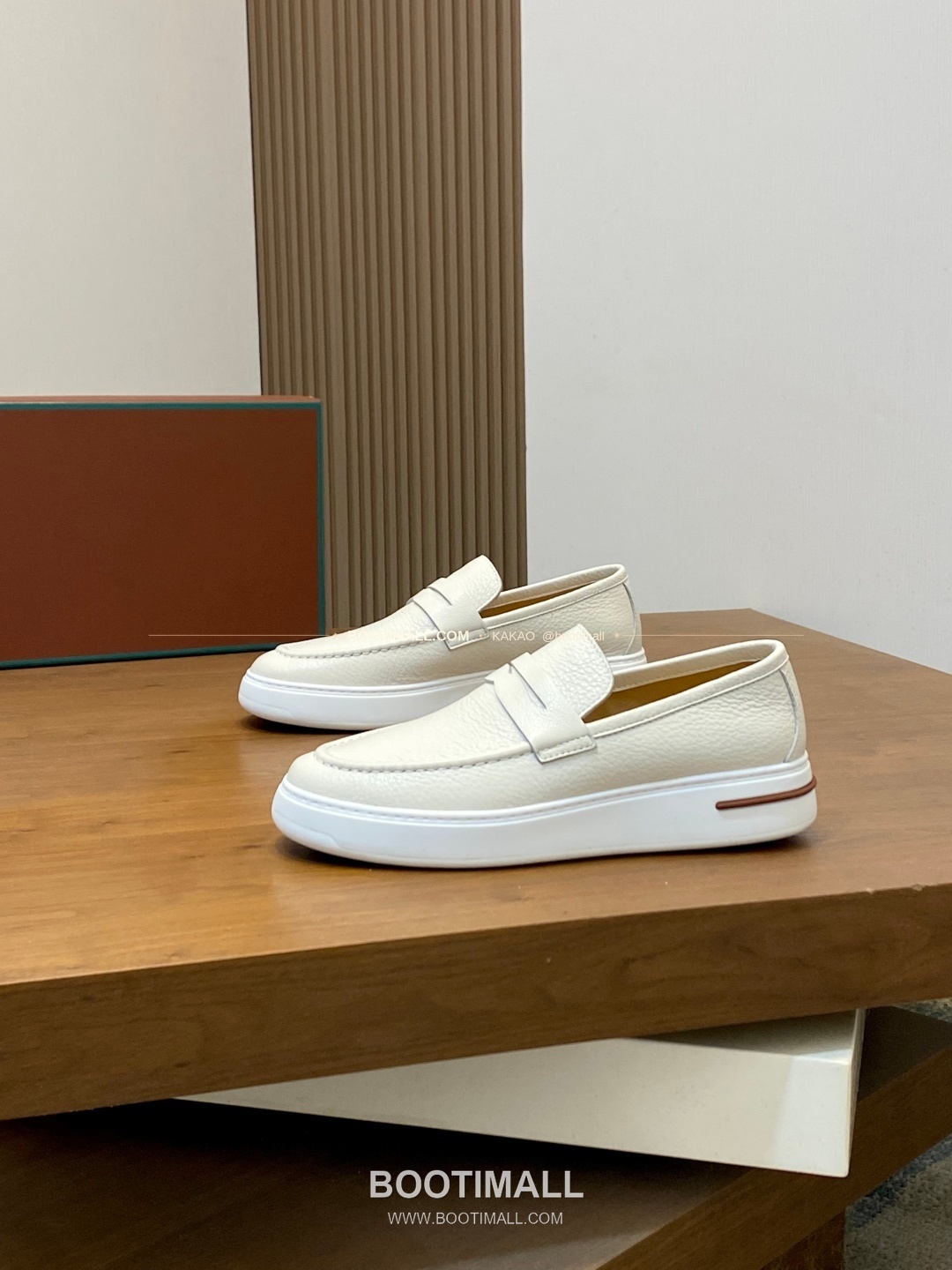 로로피아나 송아지가죽 스웨이드 믹스 로고 슬립온 화이트 Loro Piana Calfskin Suede Mix Logo Slip-On Sneakers 3
