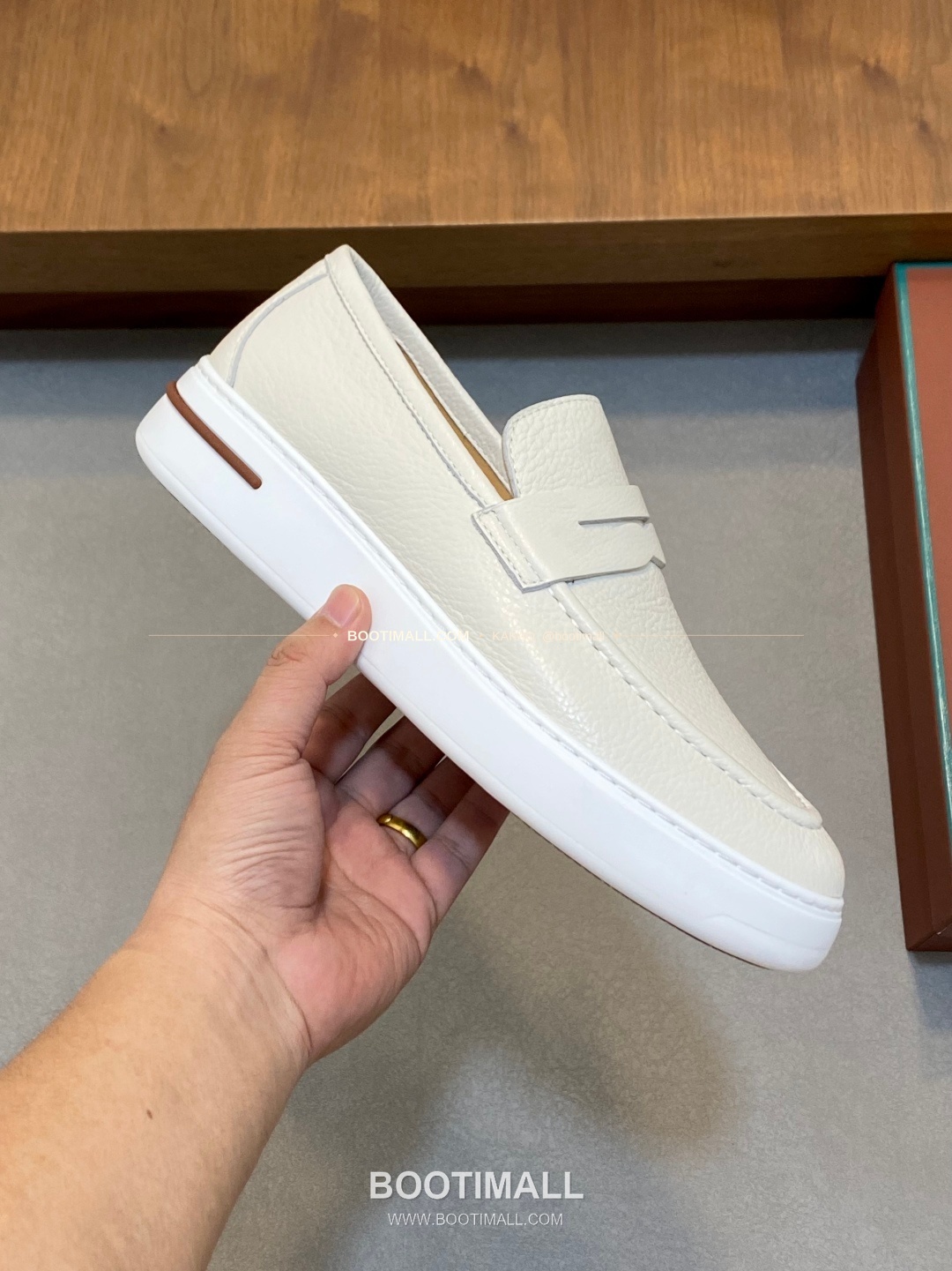 로로피아나 송아지가죽 스웨이드 믹스 로고 슬립온 화이트 Loro Piana Calfskin Suede Mix Logo Slip-On Sneakers 4