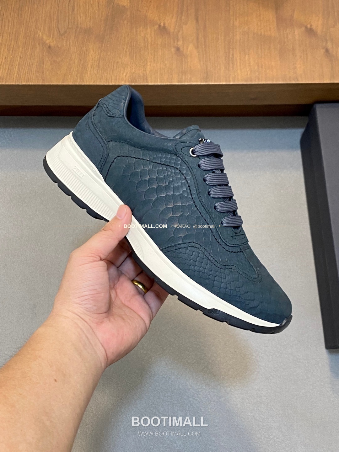 질리 그레인 송아지가죽 스티치 로고 레이스업 스니커즈 네이비 ZILLI Grained Calfskin Stitch Logo Lace-Up Sneakers 4