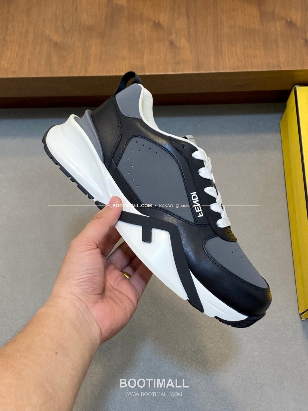 펜디 플로우 테크패브릭 레더 로고 밴딩 스니커즈 그레이 Fendi Flow Tech Fabric Leather Logo Band Sneakers 4