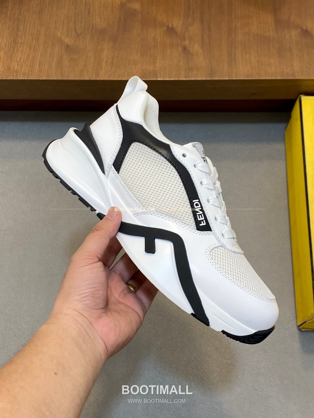 펜디 플로우 테크패브릭 레더 로고 밴딩 스니커즈 화이트 Fendi Flow Tech Fabric Leather Logo Band Sneakers 4