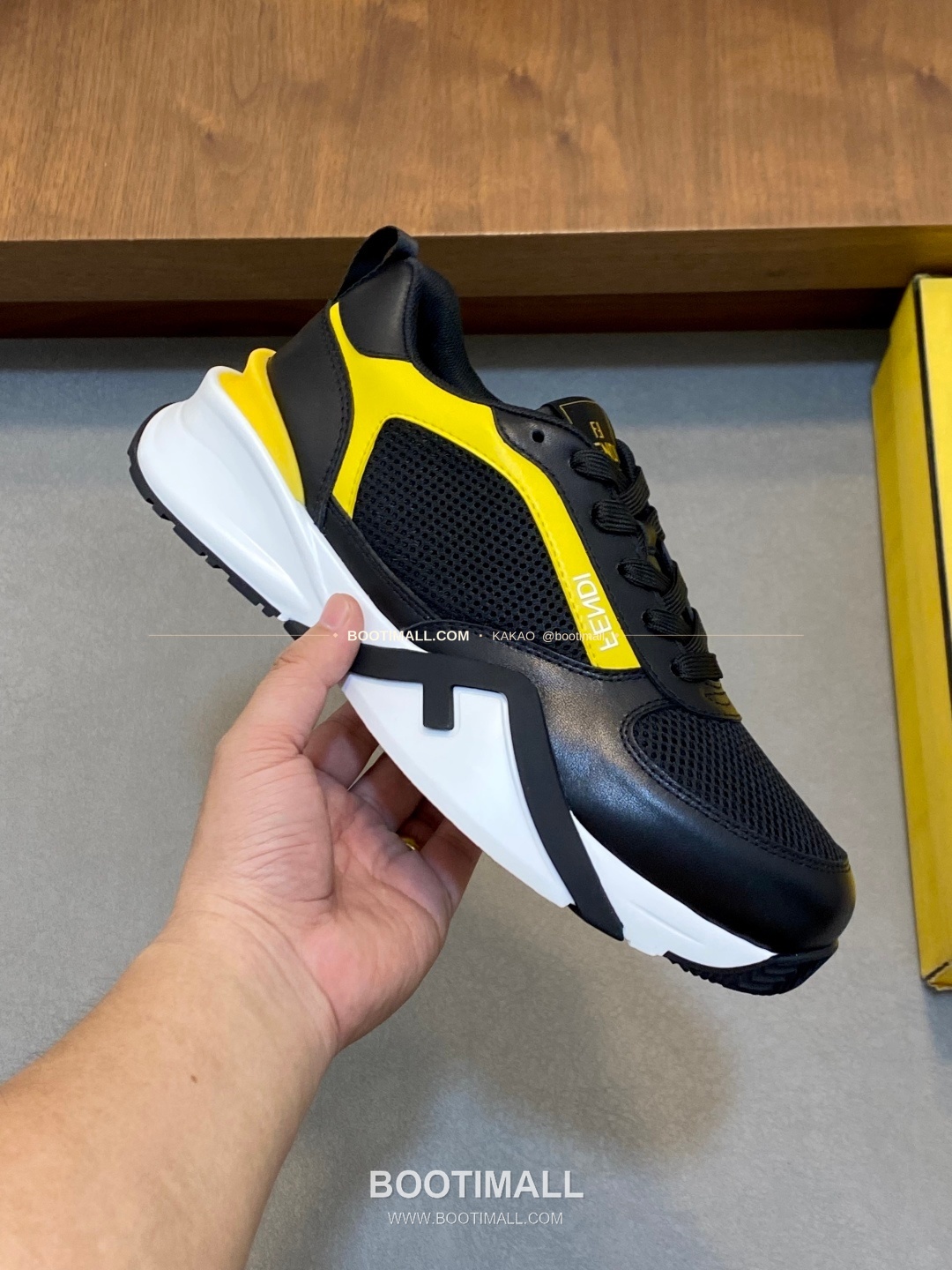 펜디 플로우 테크패브릭 레더 로고 밴딩 스니커즈 블랙 Fendi Flow Tech Fabric Leather Logo Band Sneakers 4