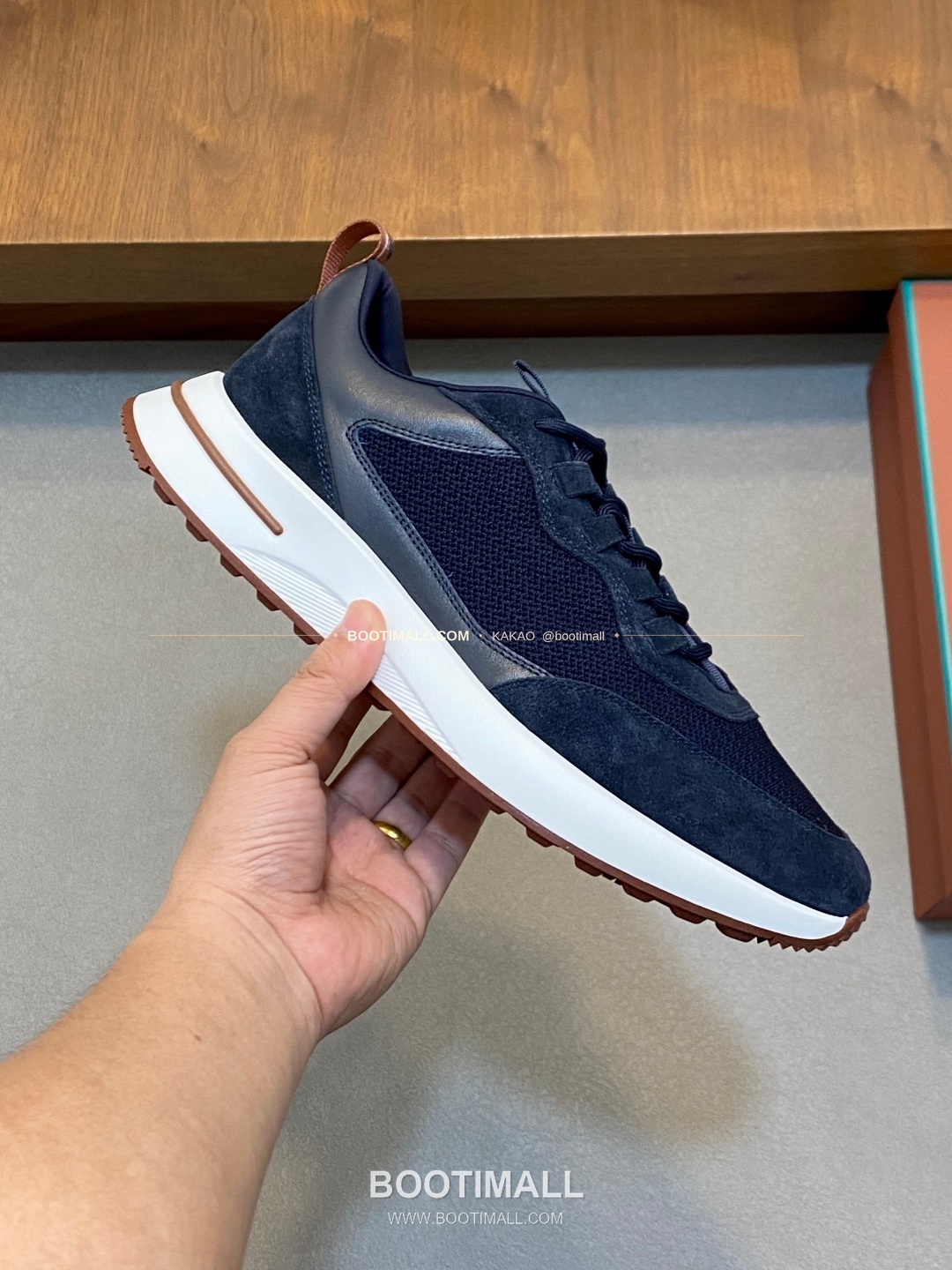 로로피아나 캐시미어 플라이니트 메쉬 레더 로고 레이스업 스니커즈 네이비 Loro Piana Cashmere Flyknit Mesh Leather Logo Lace-Up Sneakers 4