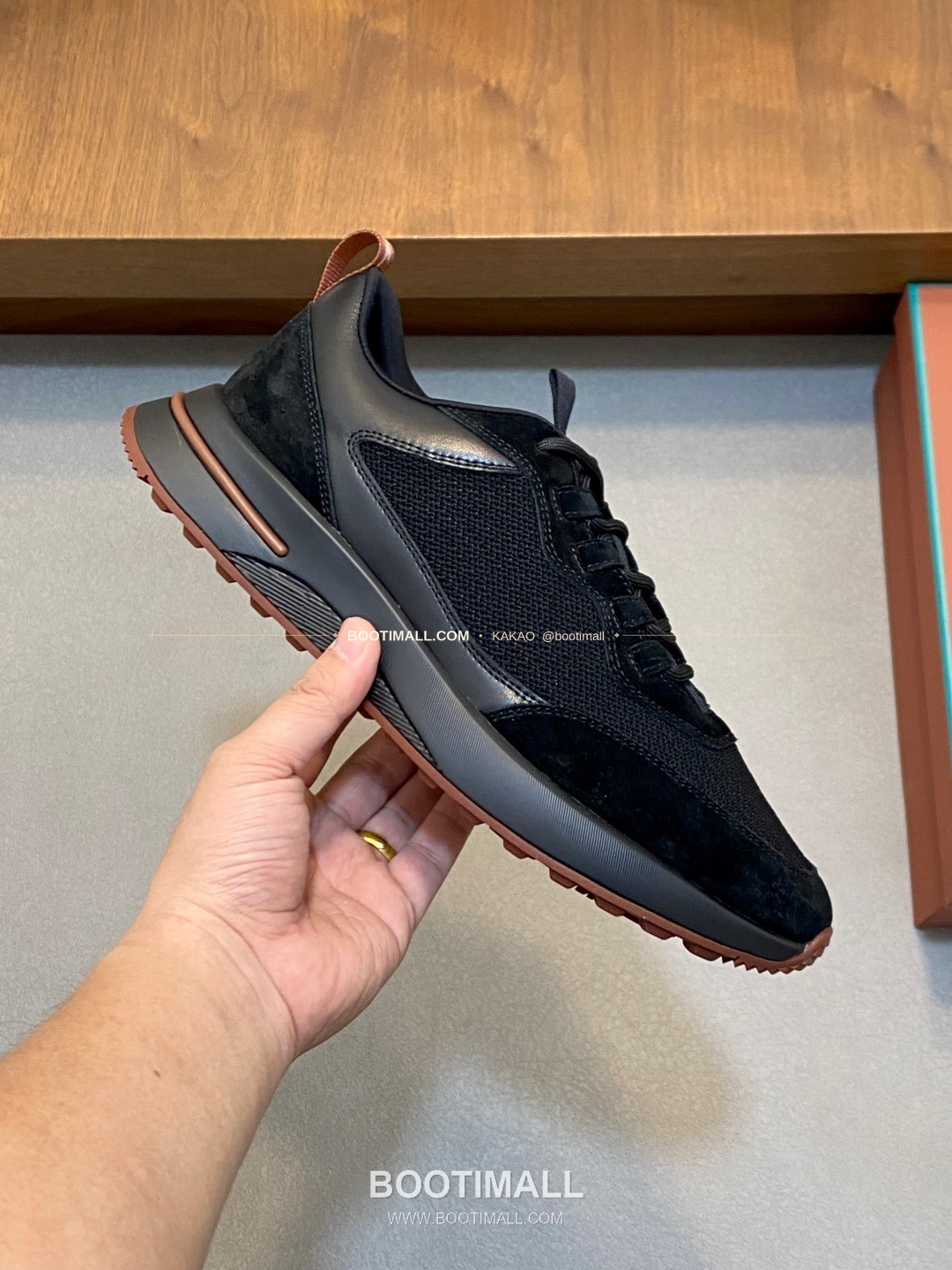 로로피아나 캐시미어 플라이니트 메쉬 레더 로고 레이스업 스니커즈 블랙 Loro Piana Cashmere Flyknit Mesh Leather Logo Lace-Up Sneakers 4