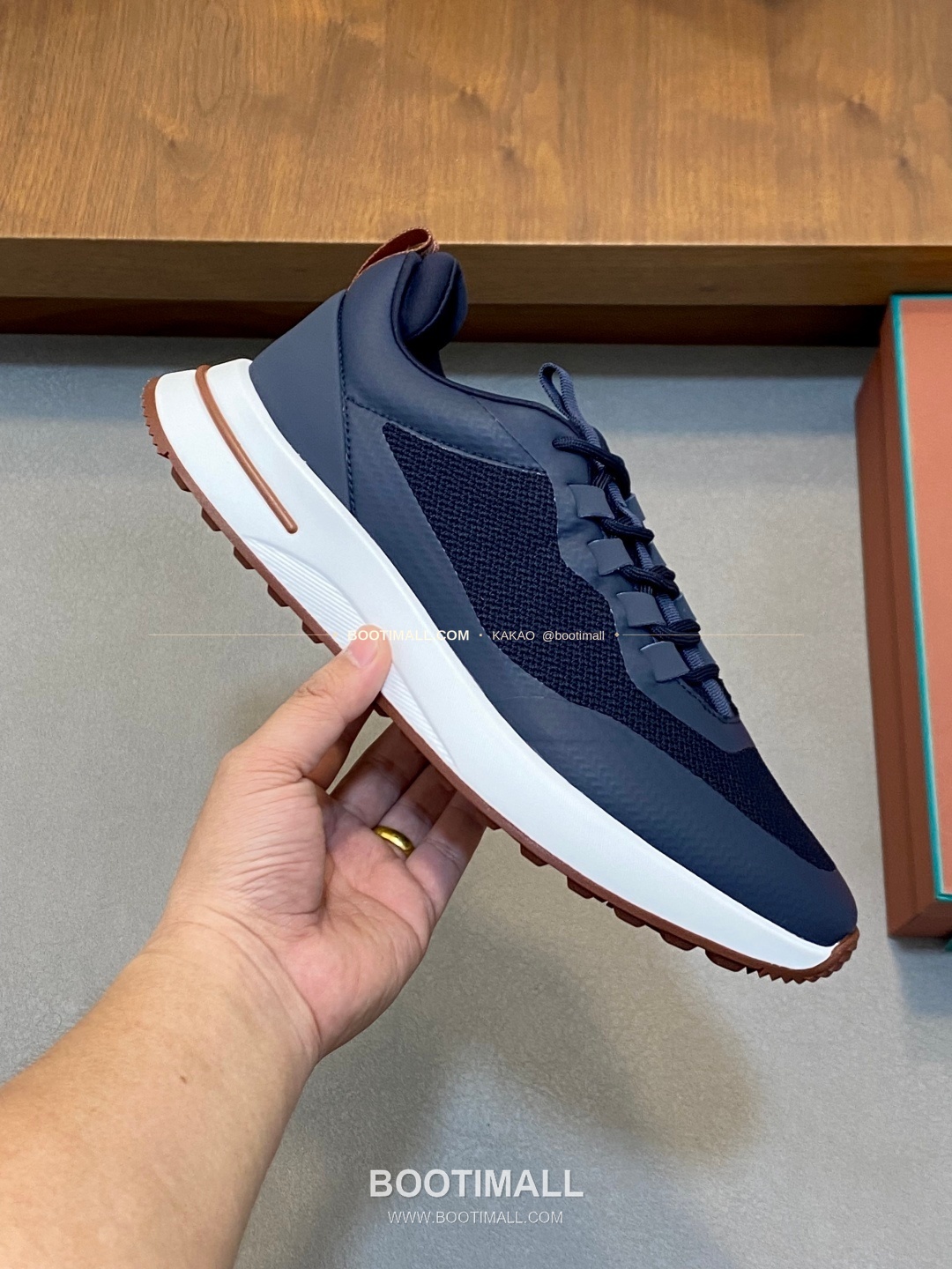 로로피아나 캐시미어 플라이니트 메쉬 로고 레이스업 스니커즈 네이비 Loro Piana Cashmere Flyknit Mesh Logo Lace-Up Sneakers 4