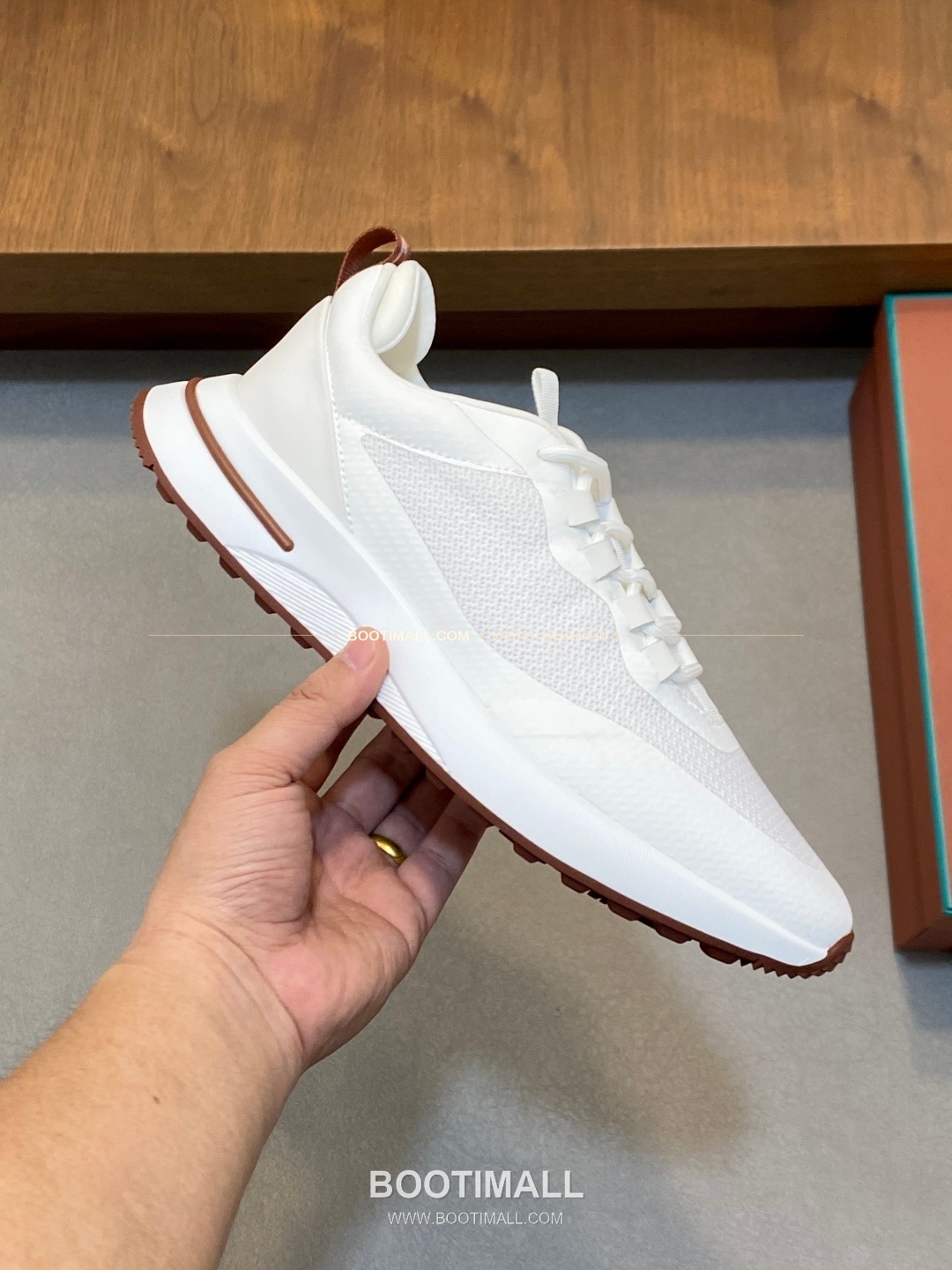 로로피아나 캐시미어 플라이니트 메쉬 로고 레이스업 스니커즈 화이트 Loro Piana Cashmere Flyknit Mesh Logo Lace-Up Sneakers 4