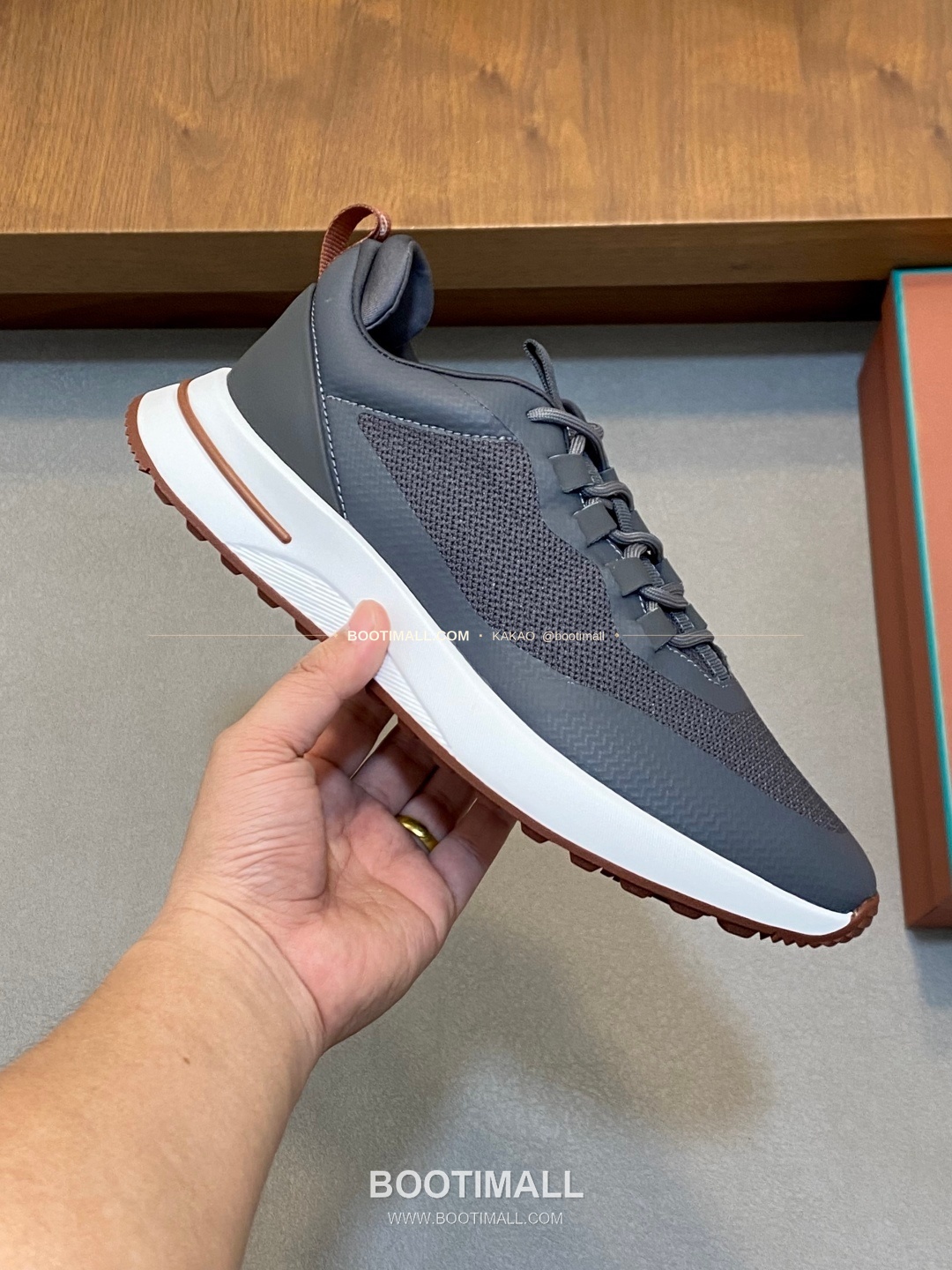 로로피아나 캐시미어 플라이니트 메쉬 로고 레이스업 스니커즈 그레이 Loro Piana Cashmere Flyknit Mesh Logo Lace-Up Sneakers 4