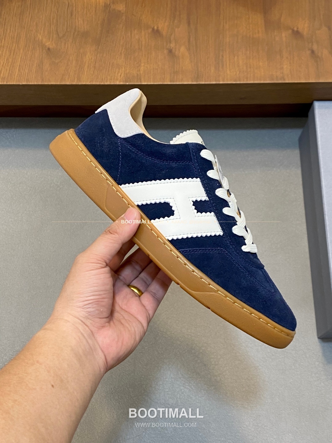 호간 H패치 송아지가죽 믹스 로고 레이스업 스니커즈 네이비 Hogan H Patch Calfskin Mix Logo Lace-Up Sneakers 4