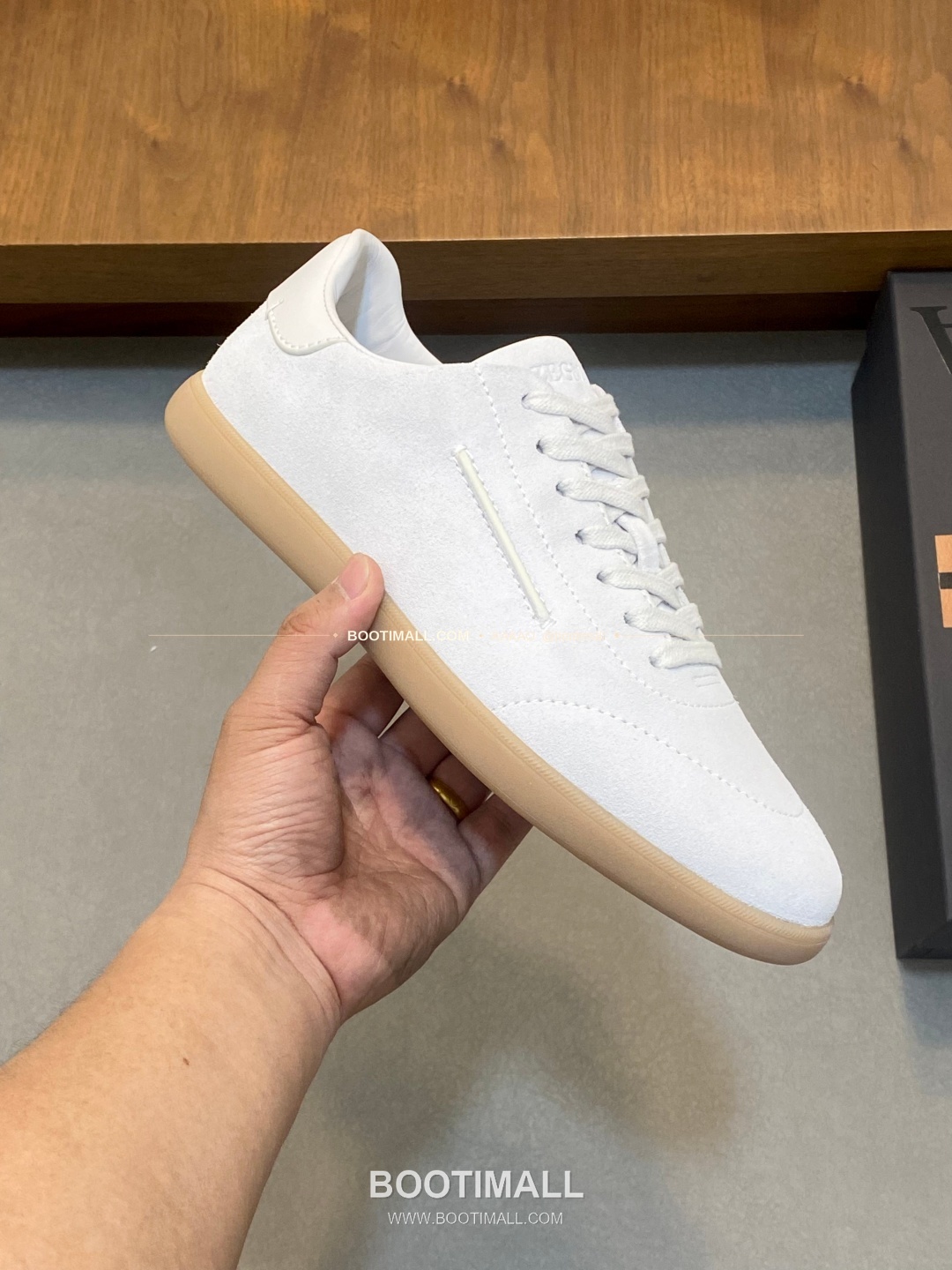 제냐 232 스웨이드 로고 레이스업 스니커즈 화이트 Zegna 232 Suede Logo Lace-Up Sneakers 4