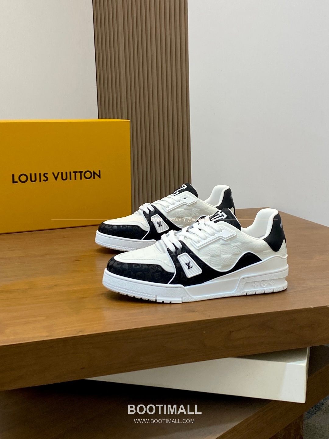 루이비통 트레이너 그레인가죽 로고 레이스업 스니커즈 Louis Vuitton Trainer Grained Calfskin Logo Lace-Up Sneakers 3