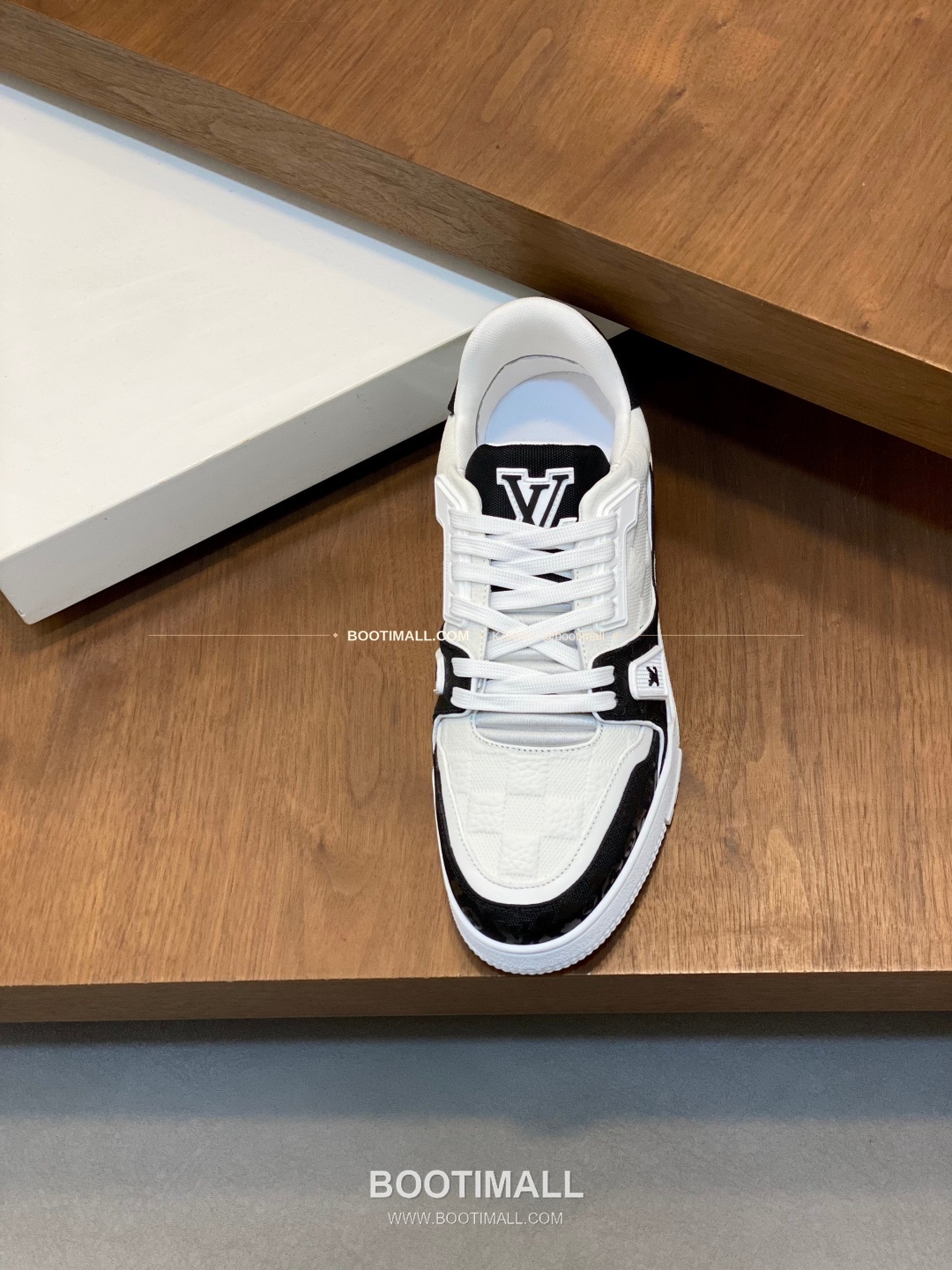 루이비통 트레이너 그레인가죽 로고 레이스업 스니커즈 Louis Vuitton Trainer Grained Calfskin Logo Lace-Up Sneakers 6