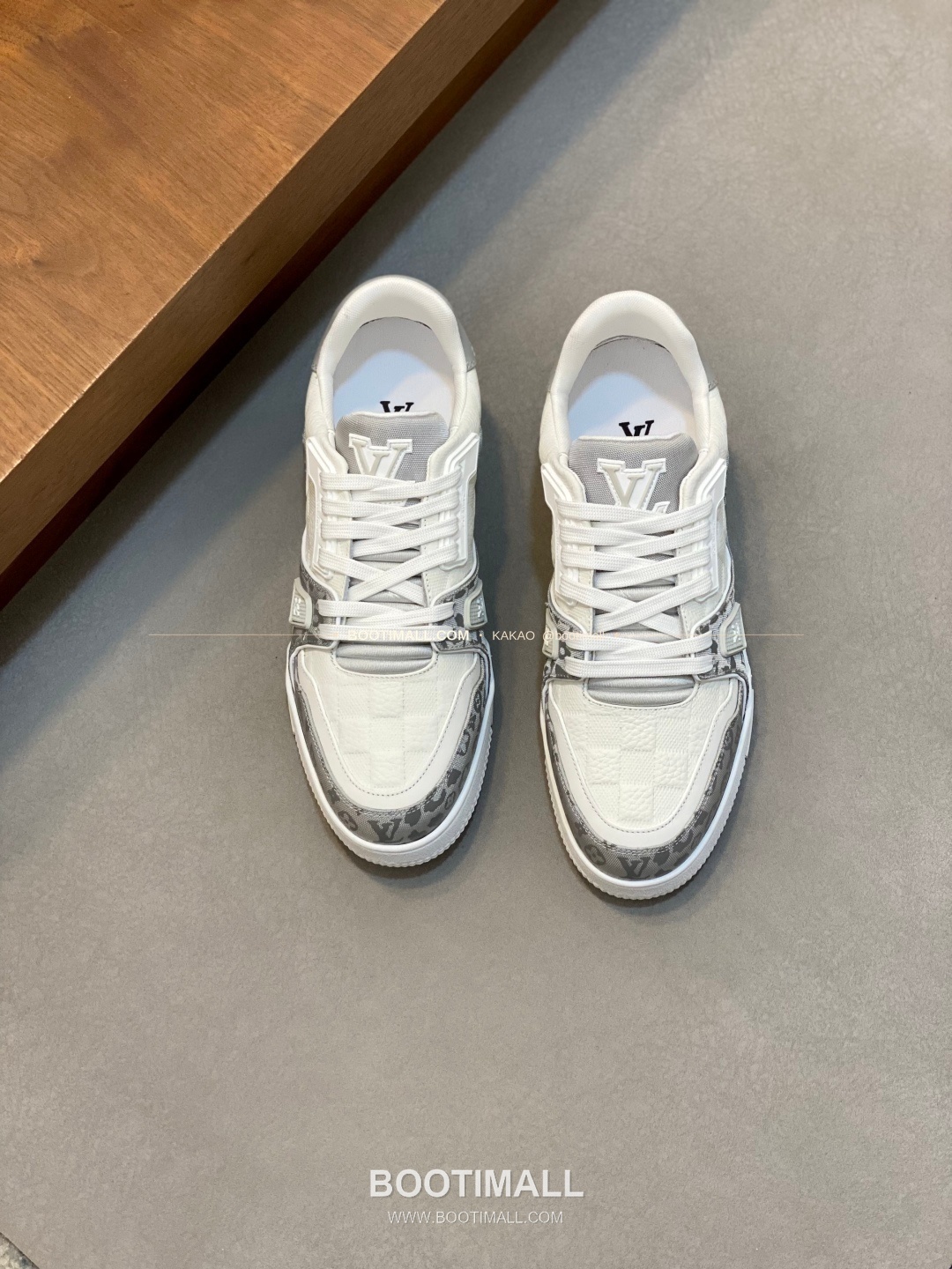 루이비통 트레이너 그레인가죽 로고 레이스업 스니커즈 Louis Vuitton Trainer Grained Calfskin Logo Lace-Up Sneakers 1