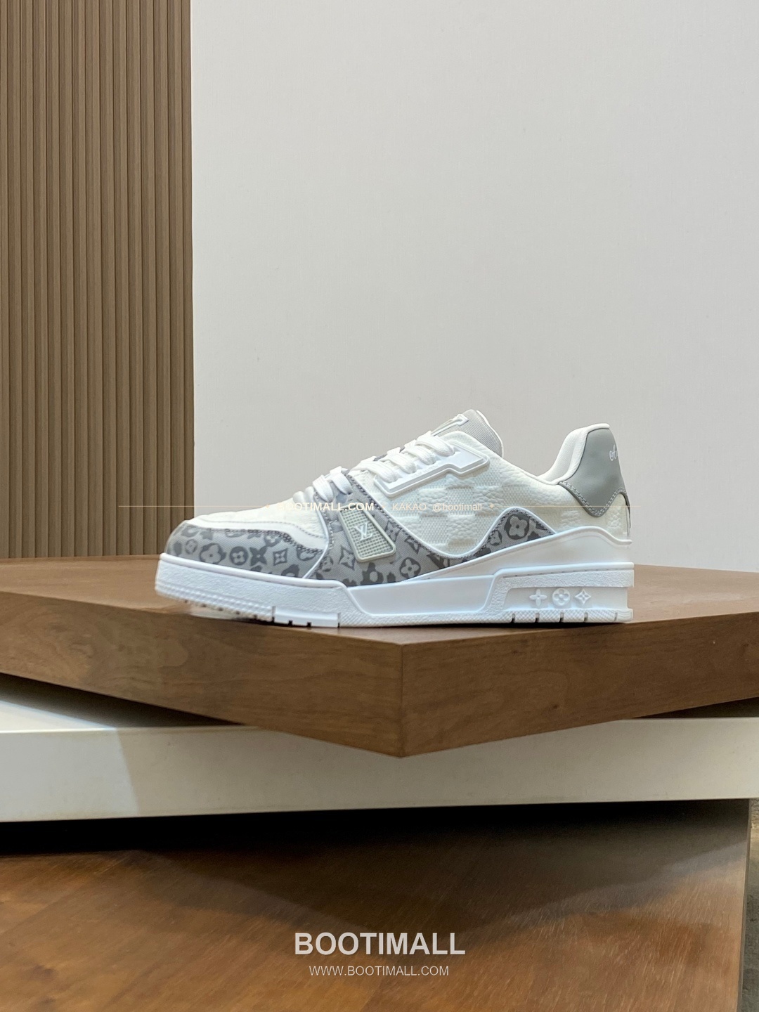 루이비통 트레이너 그레인가죽 로고 레이스업 스니커즈 Louis Vuitton Trainer Grained Calfskin Logo Lace-Up Sneakers 2