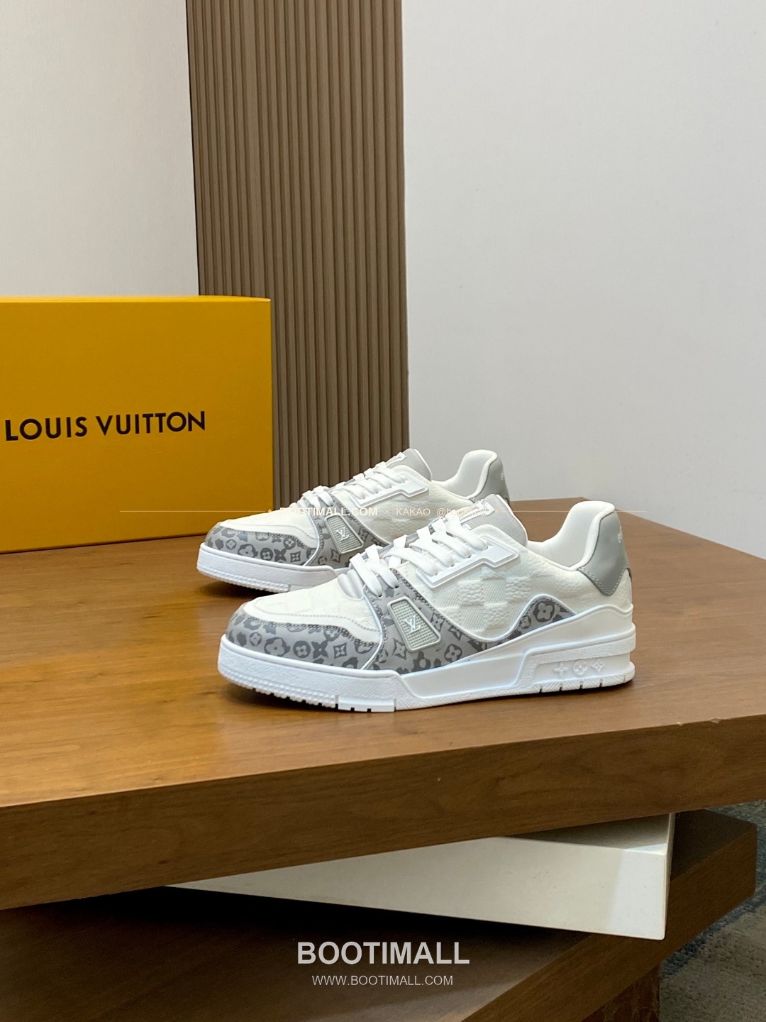 루이비통 트레이너 그레인가죽 로고 레이스업 스니커즈 Louis Vuitton Trainer Grained Calfskin Logo Lace-Up Sneakers 3