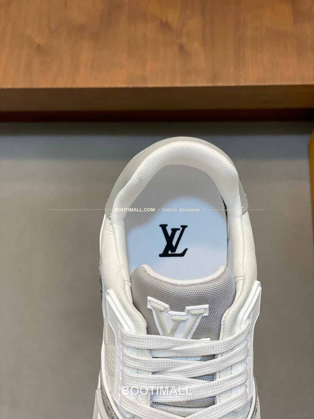 루이비통 트레이너 그레인가죽 로고 레이스업 스니커즈 Louis Vuitton Trainer Grained Calfskin Logo Lace-Up Sneakers 7