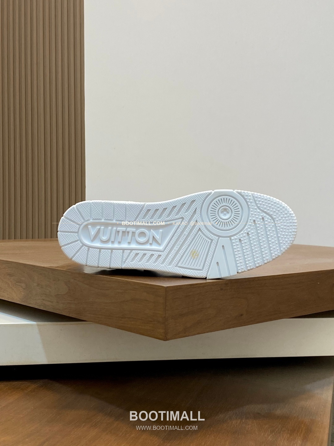 루이비통 트레이너 그레인가죽 로고 레이스업 스니커즈 Louis Vuitton Trainer Grained Calfskin Logo Lace-Up Sneakers 9