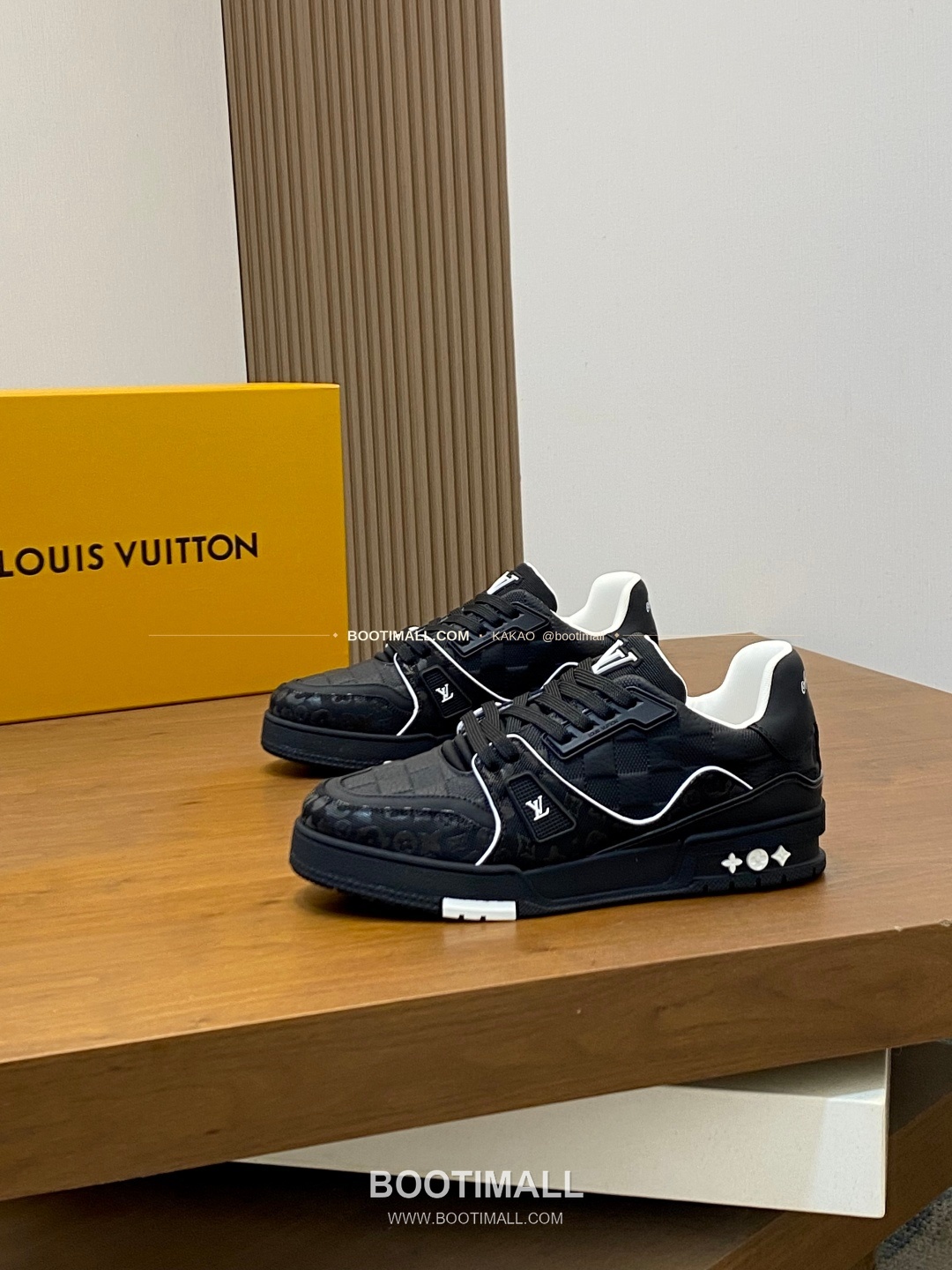 루이비통 트레이너 그레인가죽 로고 레이스업 스니커즈 블랙 Louis Vuitton Trainer Grained Calfskin Logo Lace-Up Sneakers 3