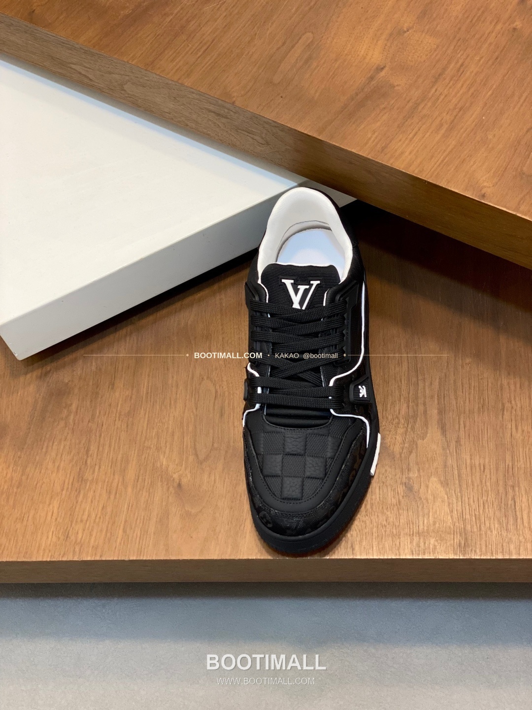 루이비통 트레이너 그레인가죽 로고 레이스업 스니커즈 블랙 Louis Vuitton Trainer Grained Calfskin Logo Lace-Up Sneakers 6