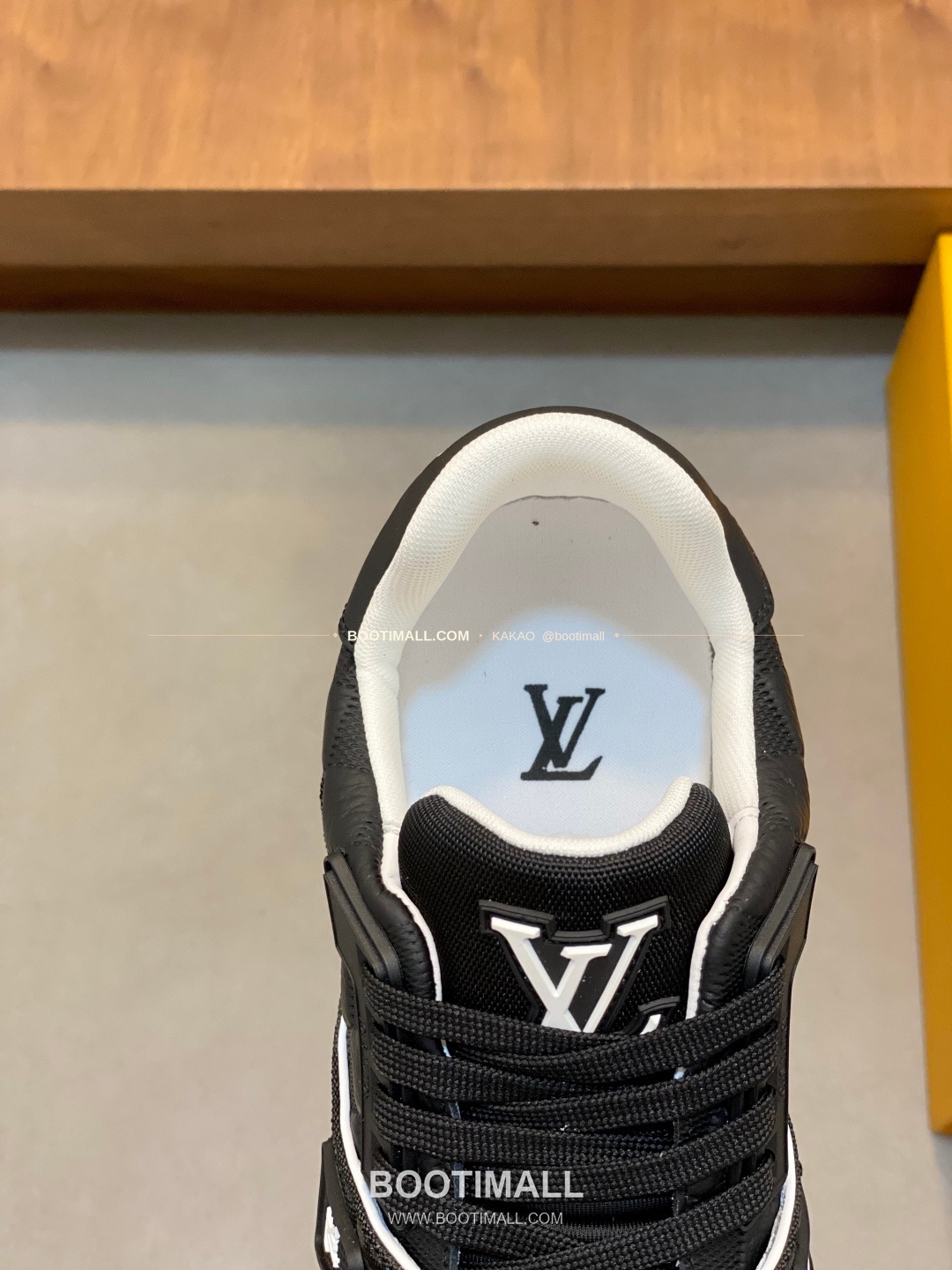 루이비통 트레이너 그레인가죽 로고 레이스업 스니커즈 블랙 Louis Vuitton Trainer Grained Calfskin Logo Lace-Up Sneakers 7